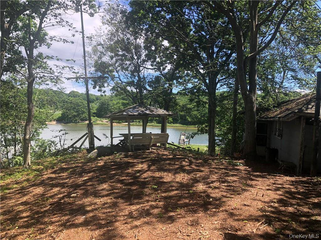 1775 Naugles DR, Mattituck, NY 11952