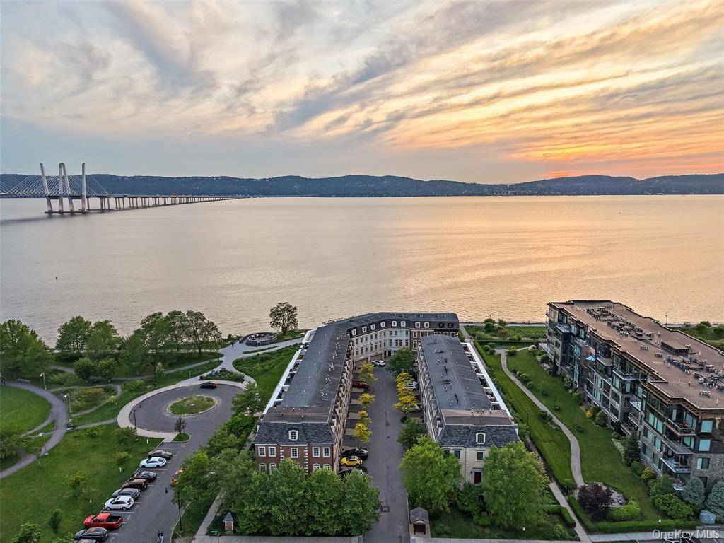 12 Rivers Edge DR, Tarrytown, NY 10591