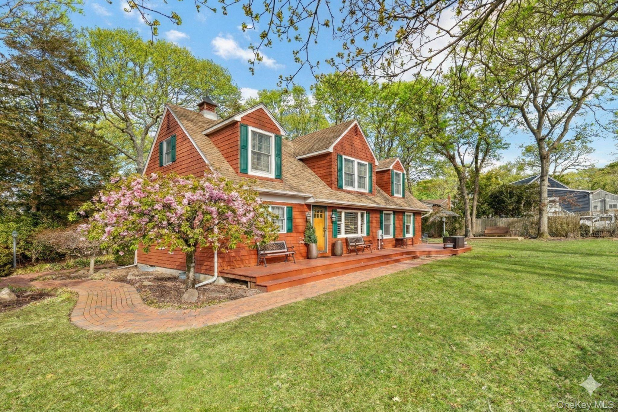 79 E Tiana RD, Hampton Bays, NY 11946