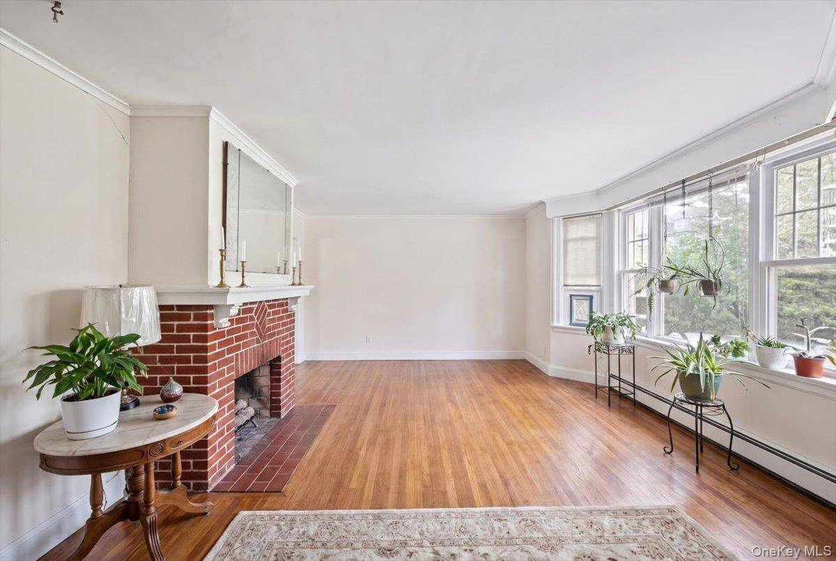 27 Faneuil PL, New Rochelle, NY 10801