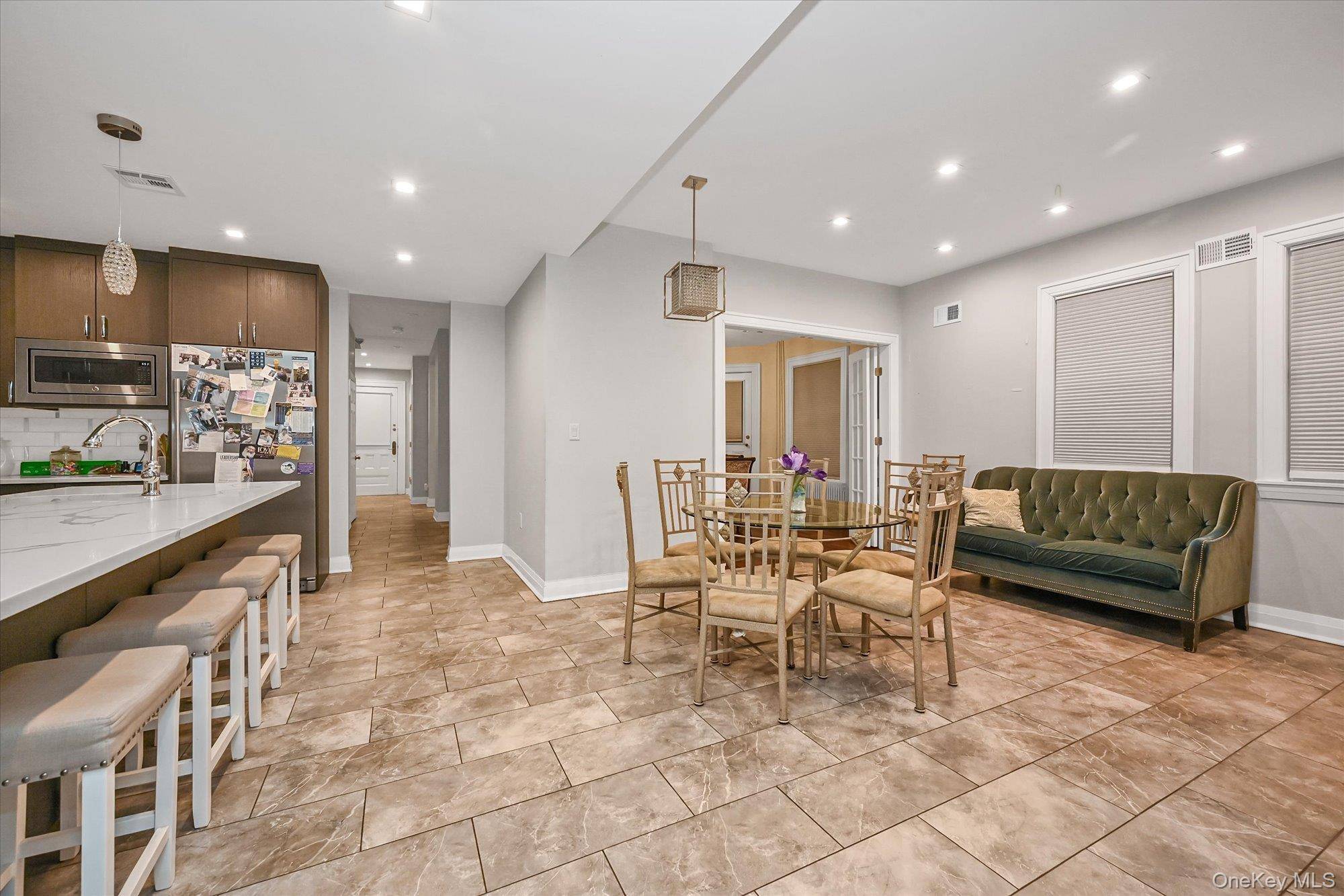 8405 112th ST, Richmond Hill, NY 11418
