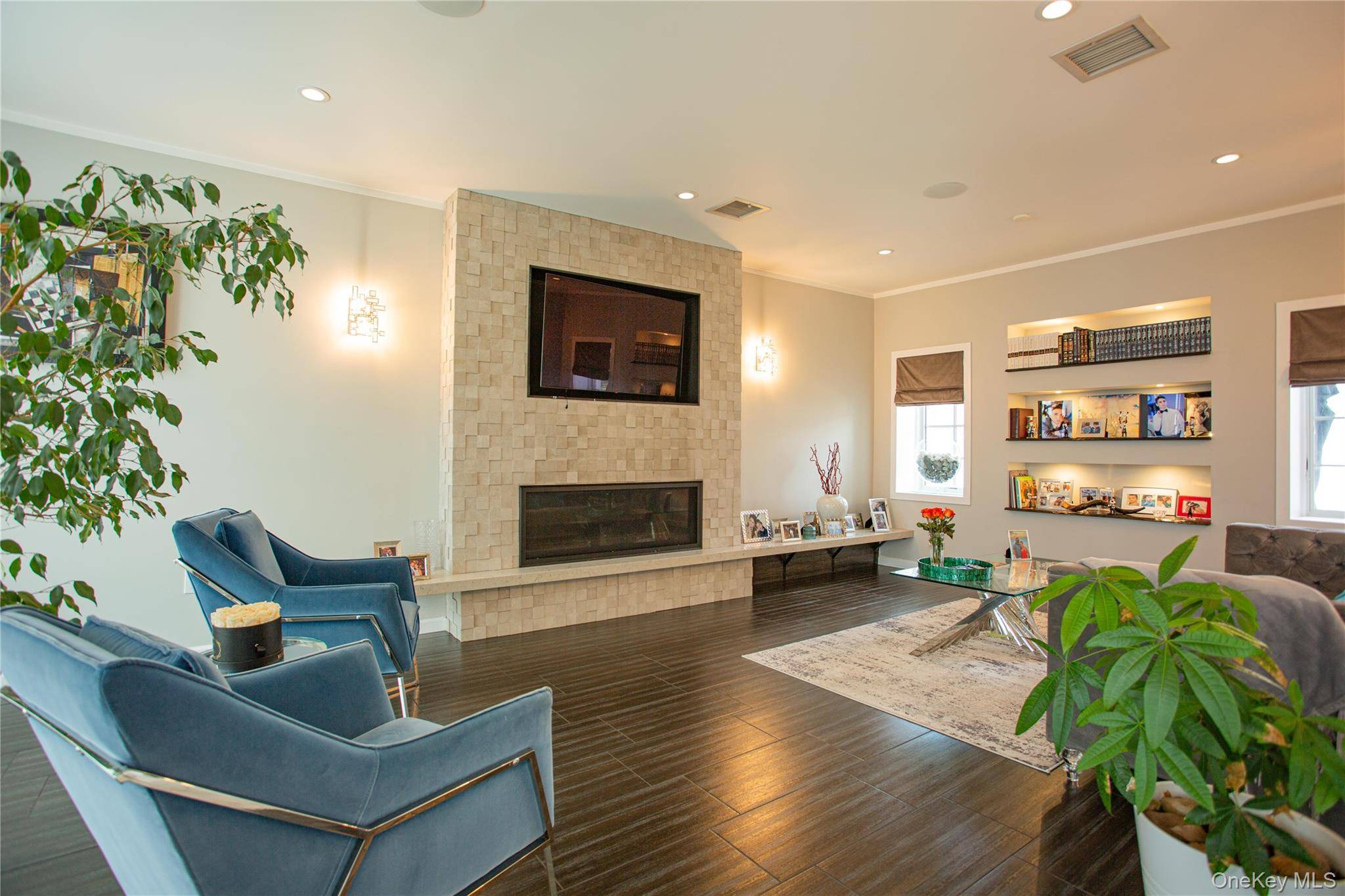165 W Walnut ST, Long Beach, NY 11561
