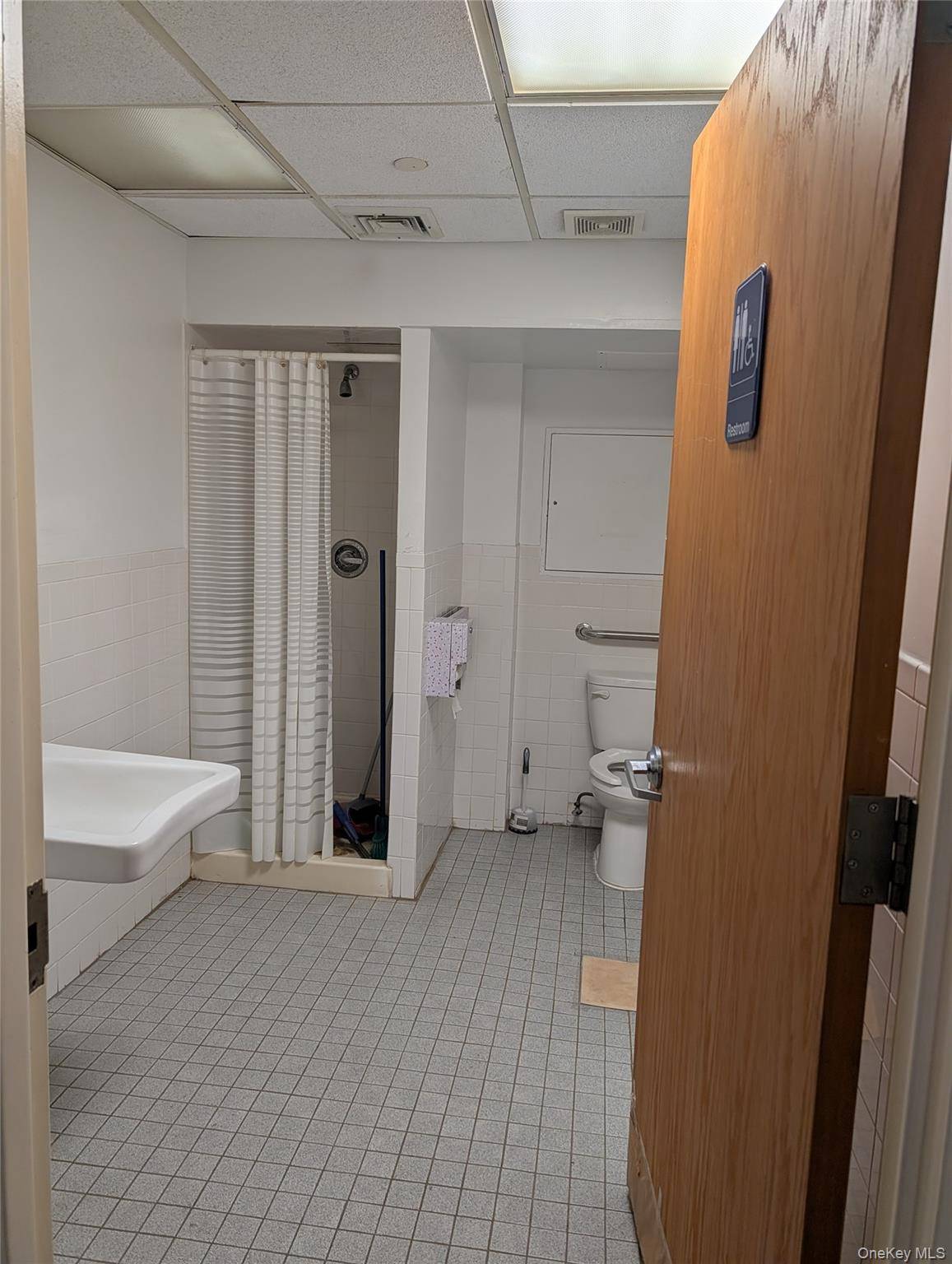 98-17 Queens Blvd #LL2, Rego Park, NY 11374