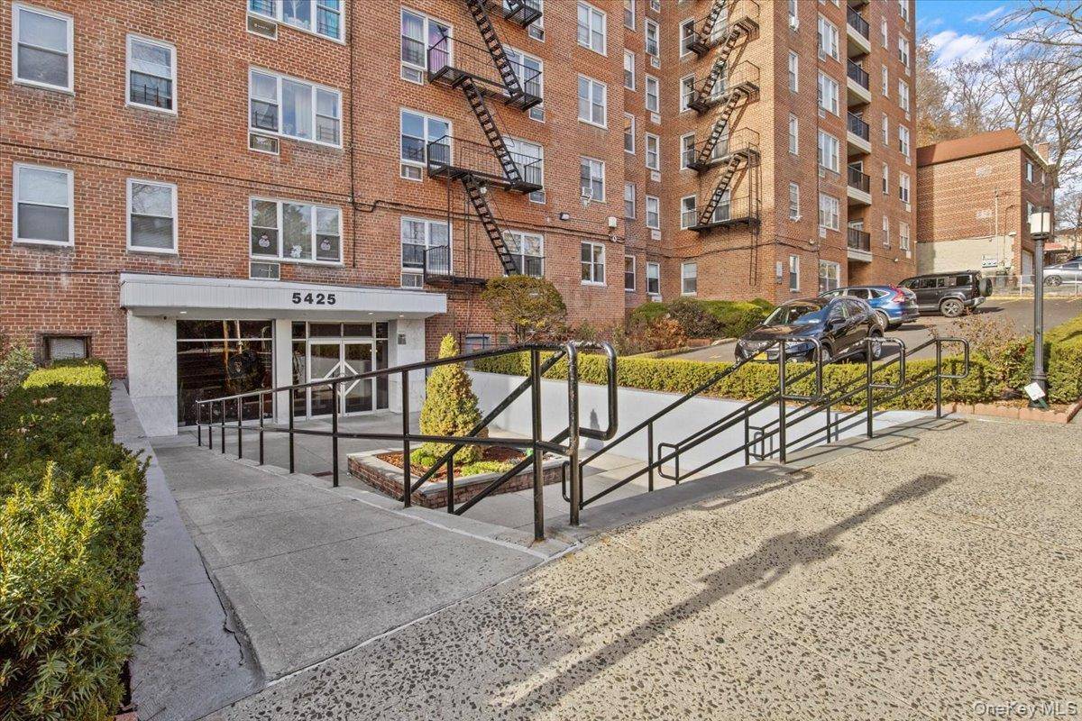 5425 Valles AVE #3B, Bronx, NY 10471