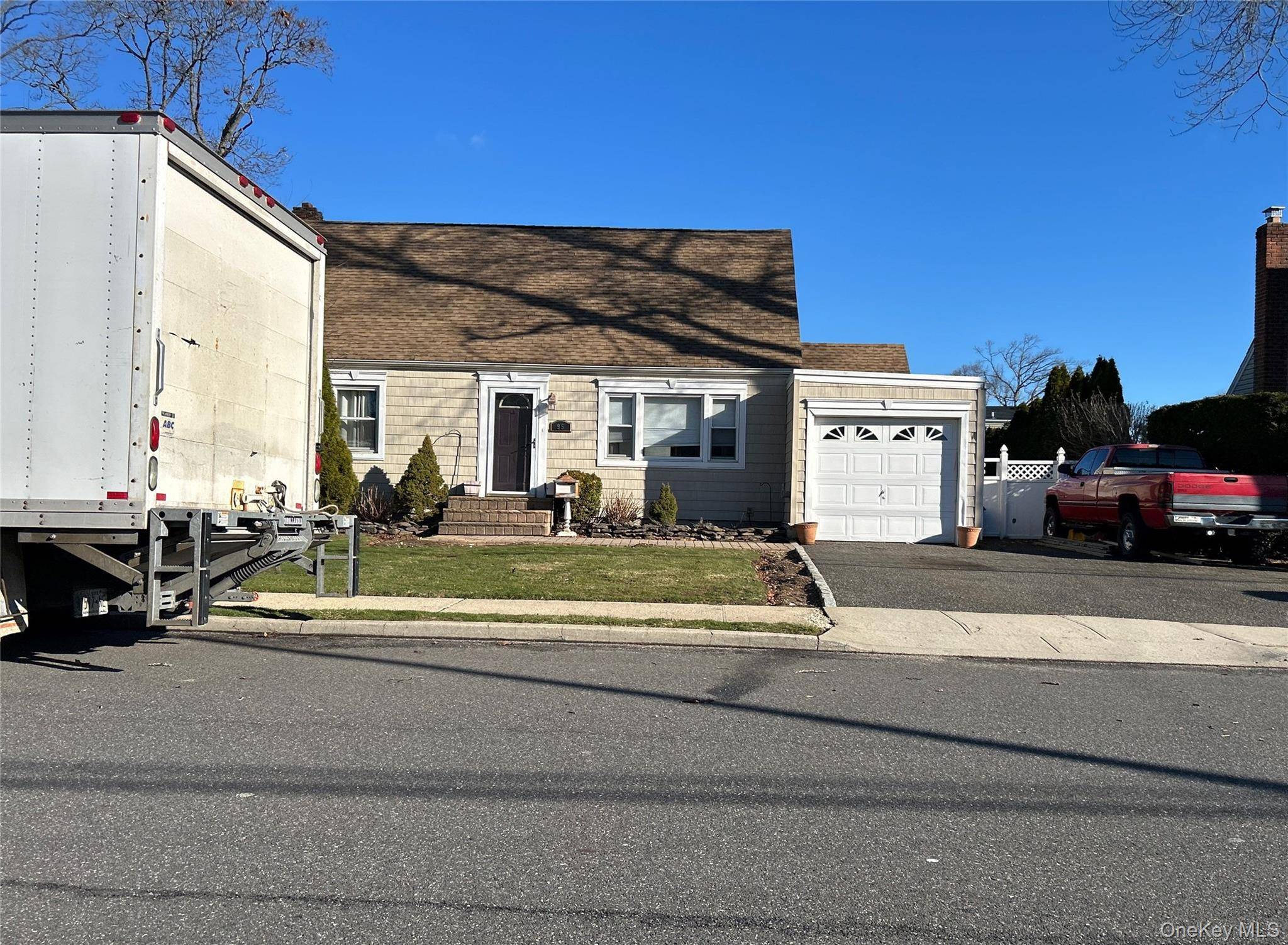 95 Clark AVE, Massapequa, NY 11758