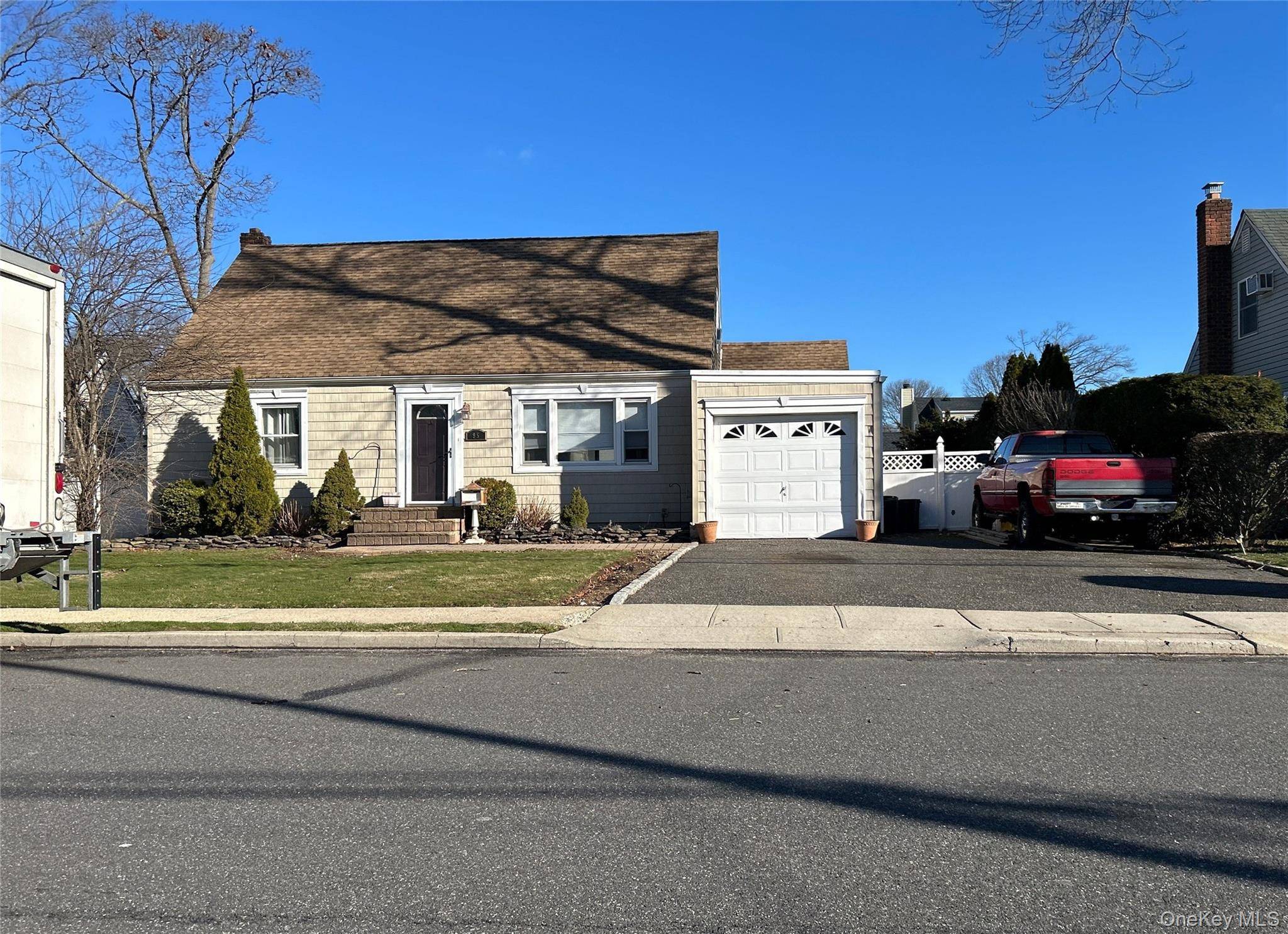 95 Clark AVE, Massapequa, NY 11758