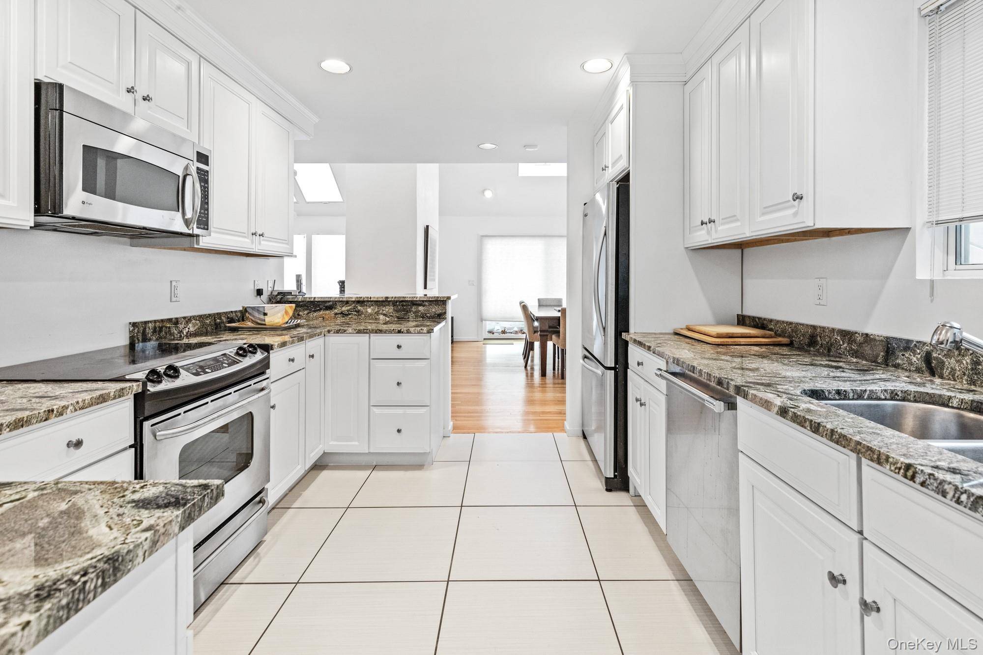 34 Park CIR, Quogue, NY 11959
