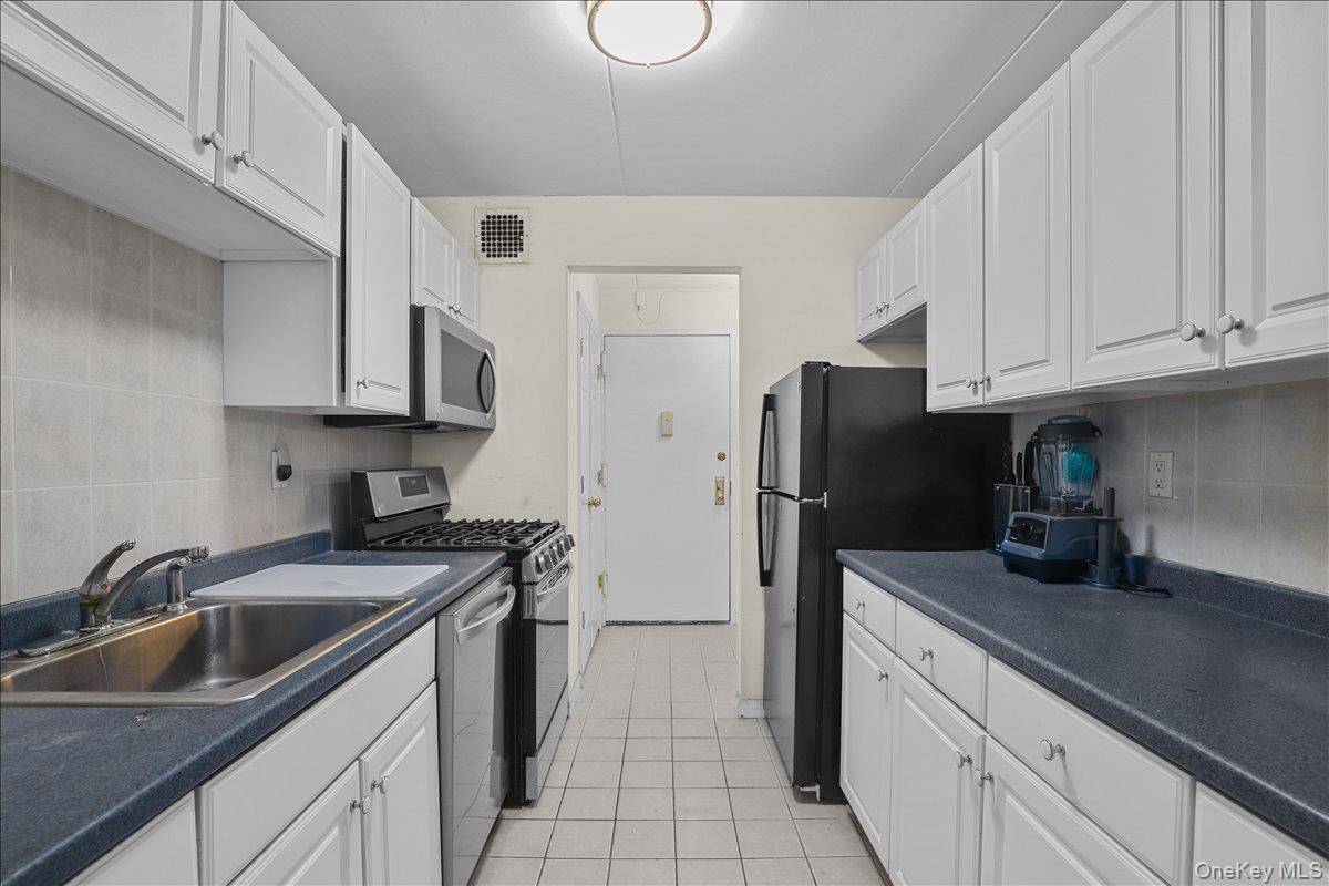 200 Diplomat DR #3M, Mount Kisco, NY 10549