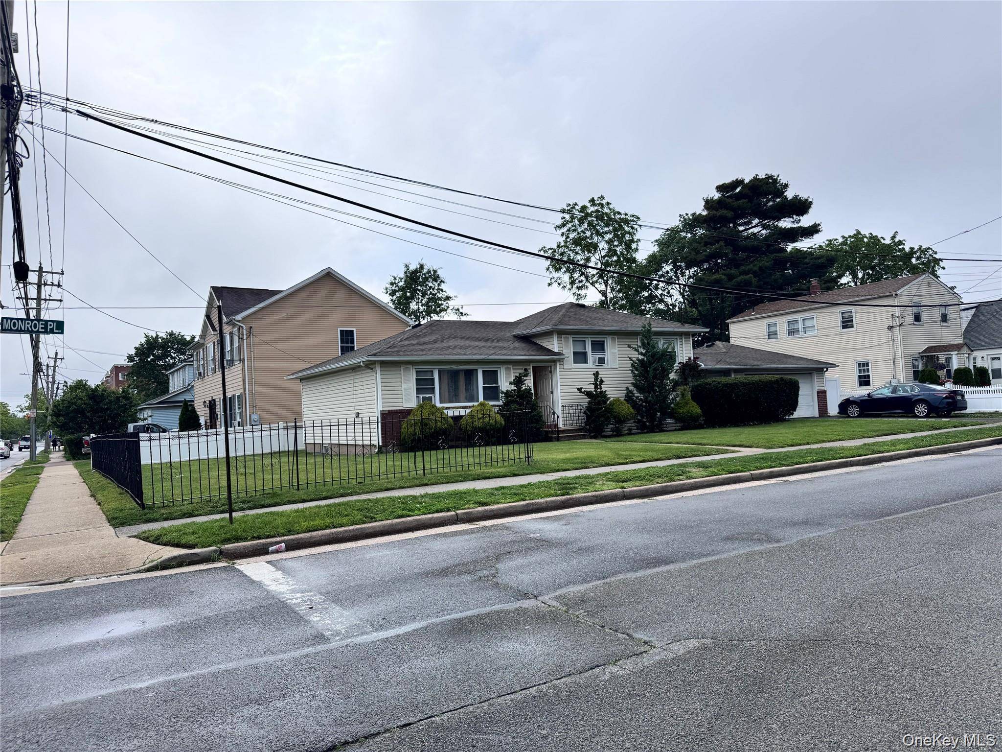 36 Monroe PL, Hempstead, NY 11550