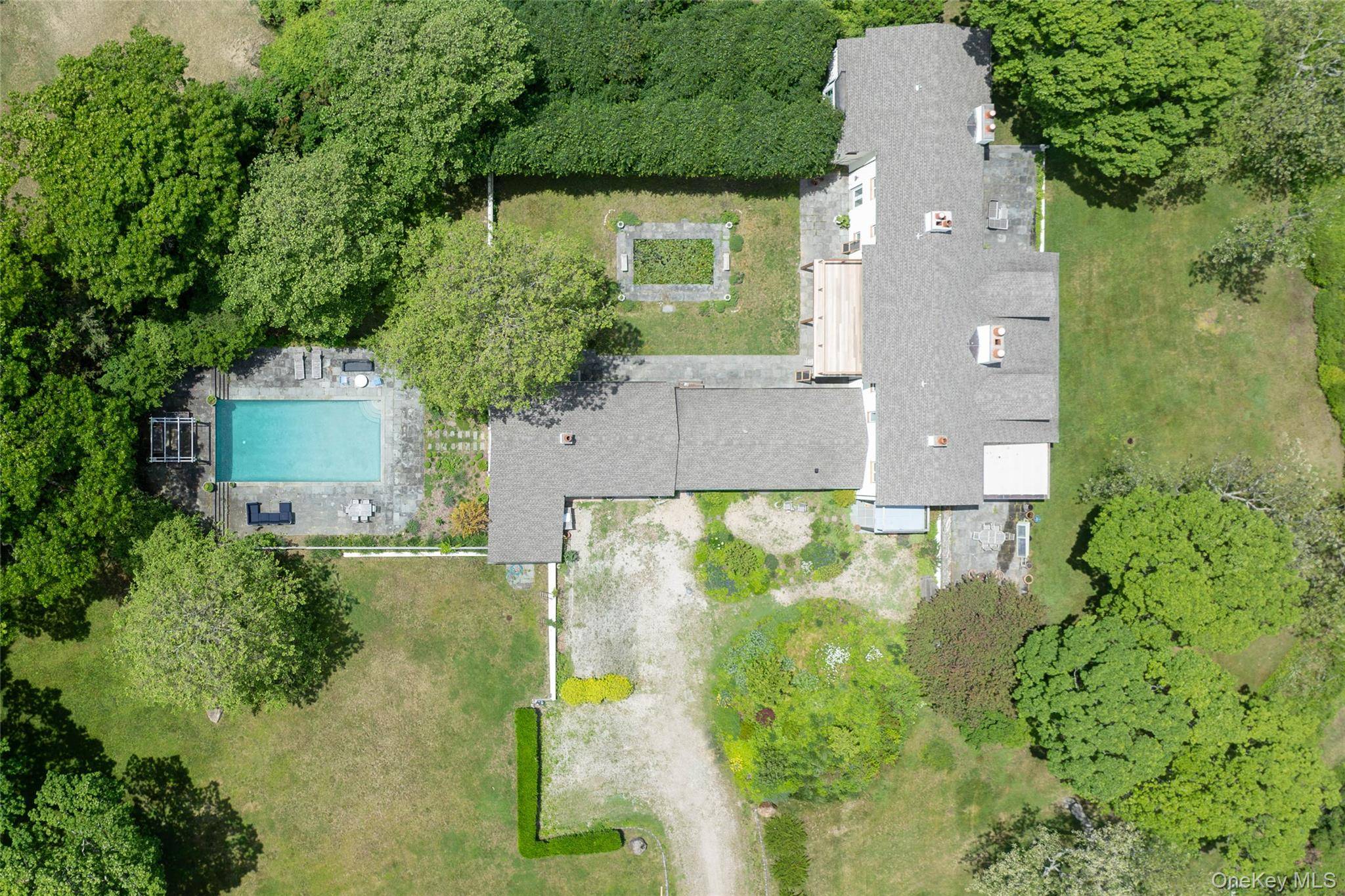 2840 Stars RD, East Marion, NY 11939