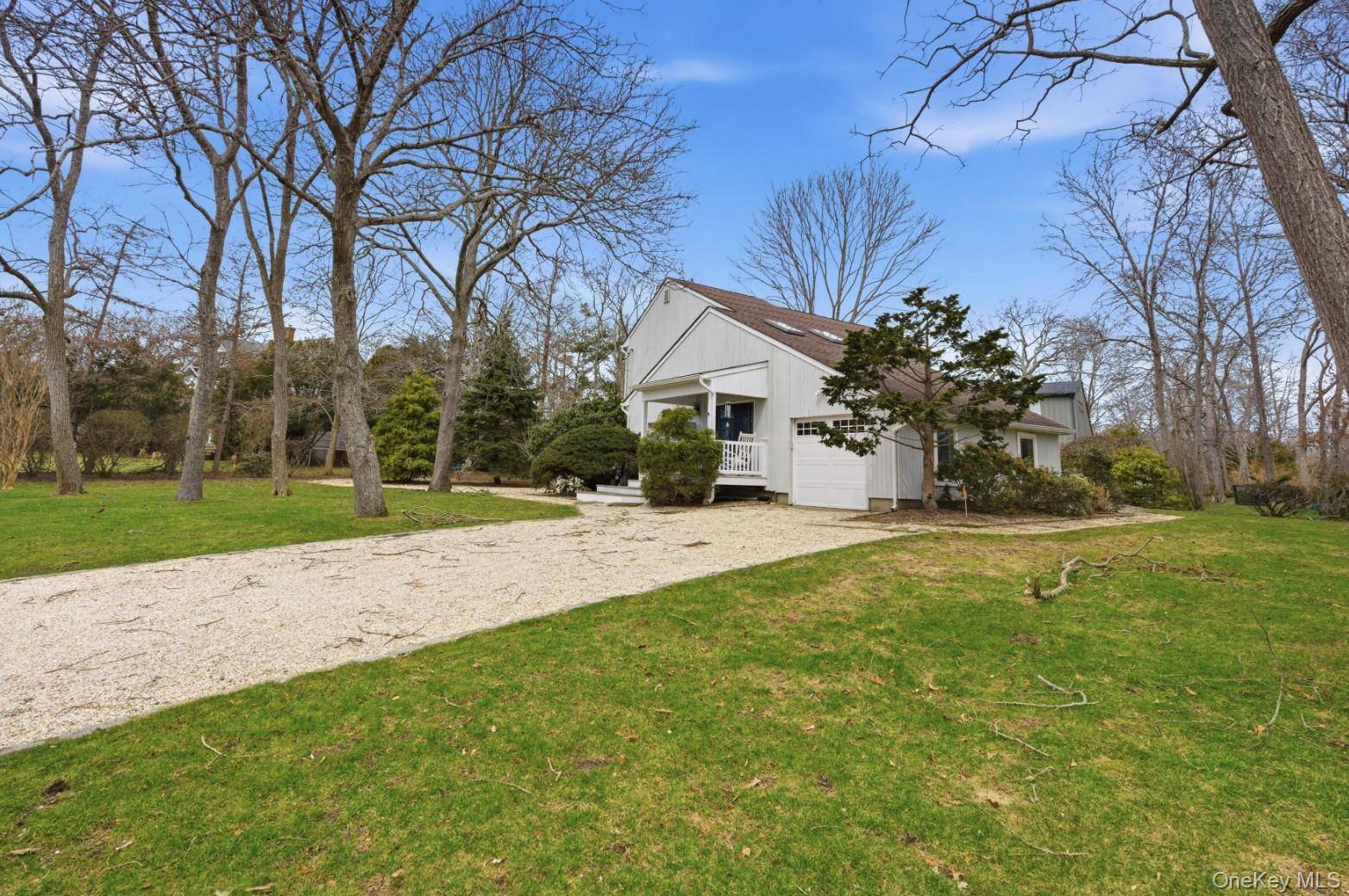 1 Canal WAY, Hampton Bays, NY 11946