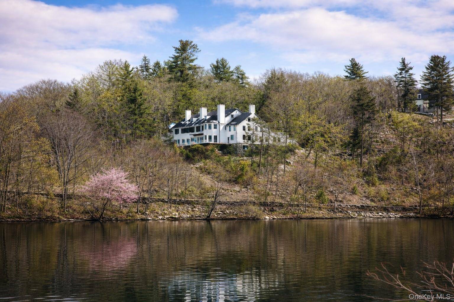225 E Lake RD, Tuxedo Park, NY 10987