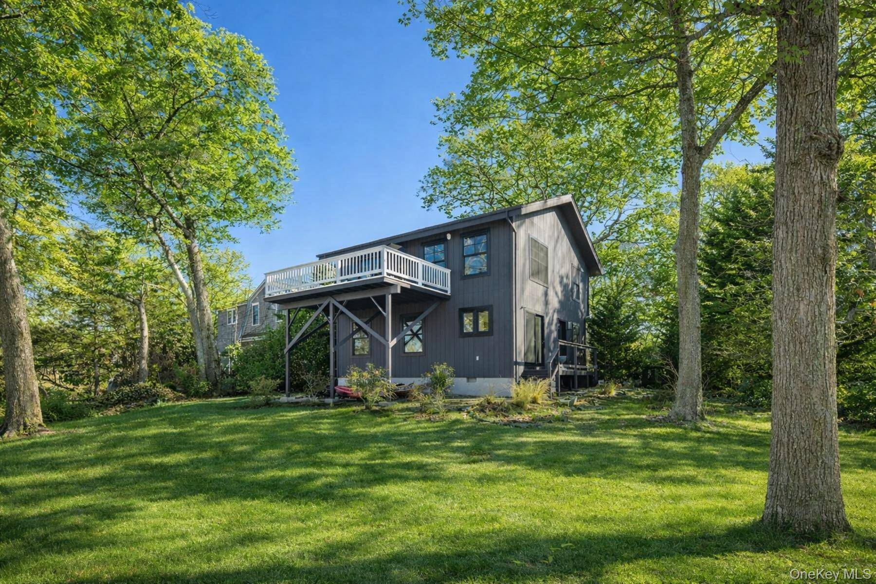 9 Helens LN, Southampton, NY 11968