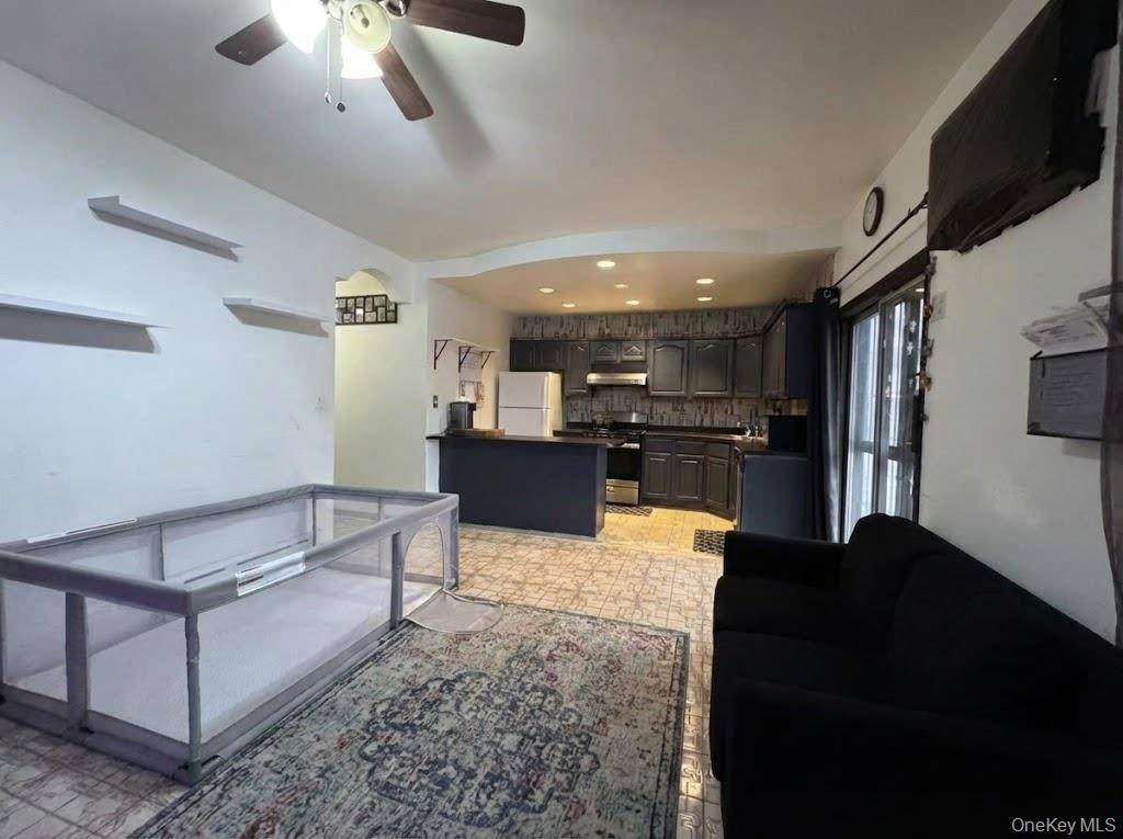 60-59 69th ST, Maspeth, NY 11378