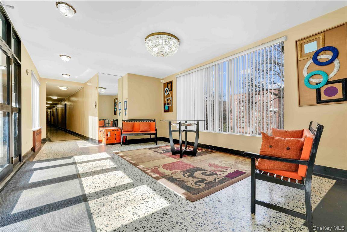 141-05 Pershing CRES #516, Briarwood, NY 11435