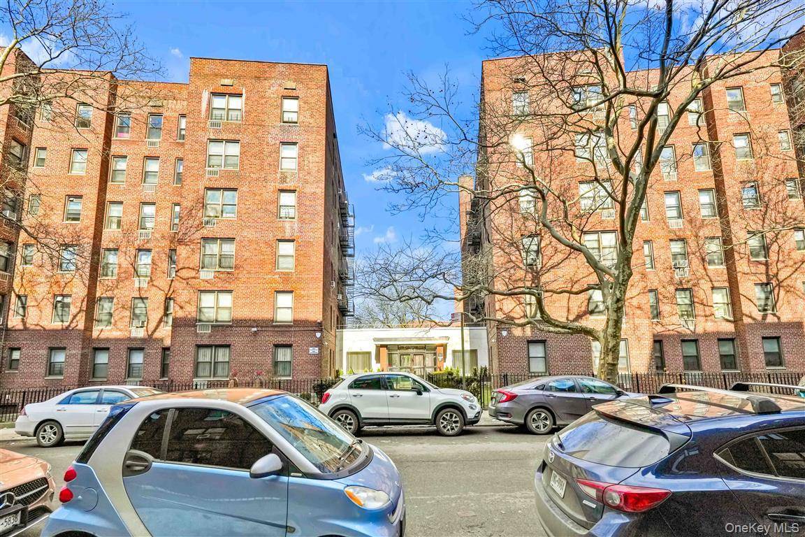 141-05 Pershing CRES #516, Briarwood, NY 11435