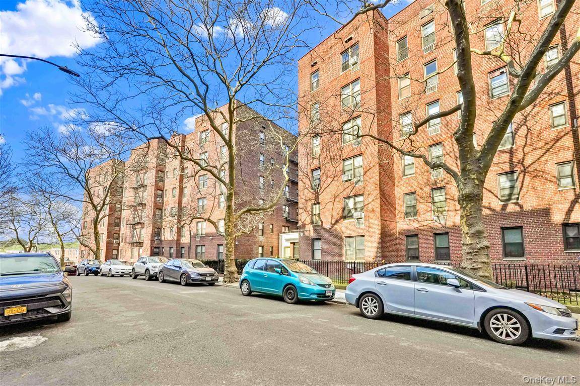 141-05 Pershing CRES #516, Briarwood, NY 11435
