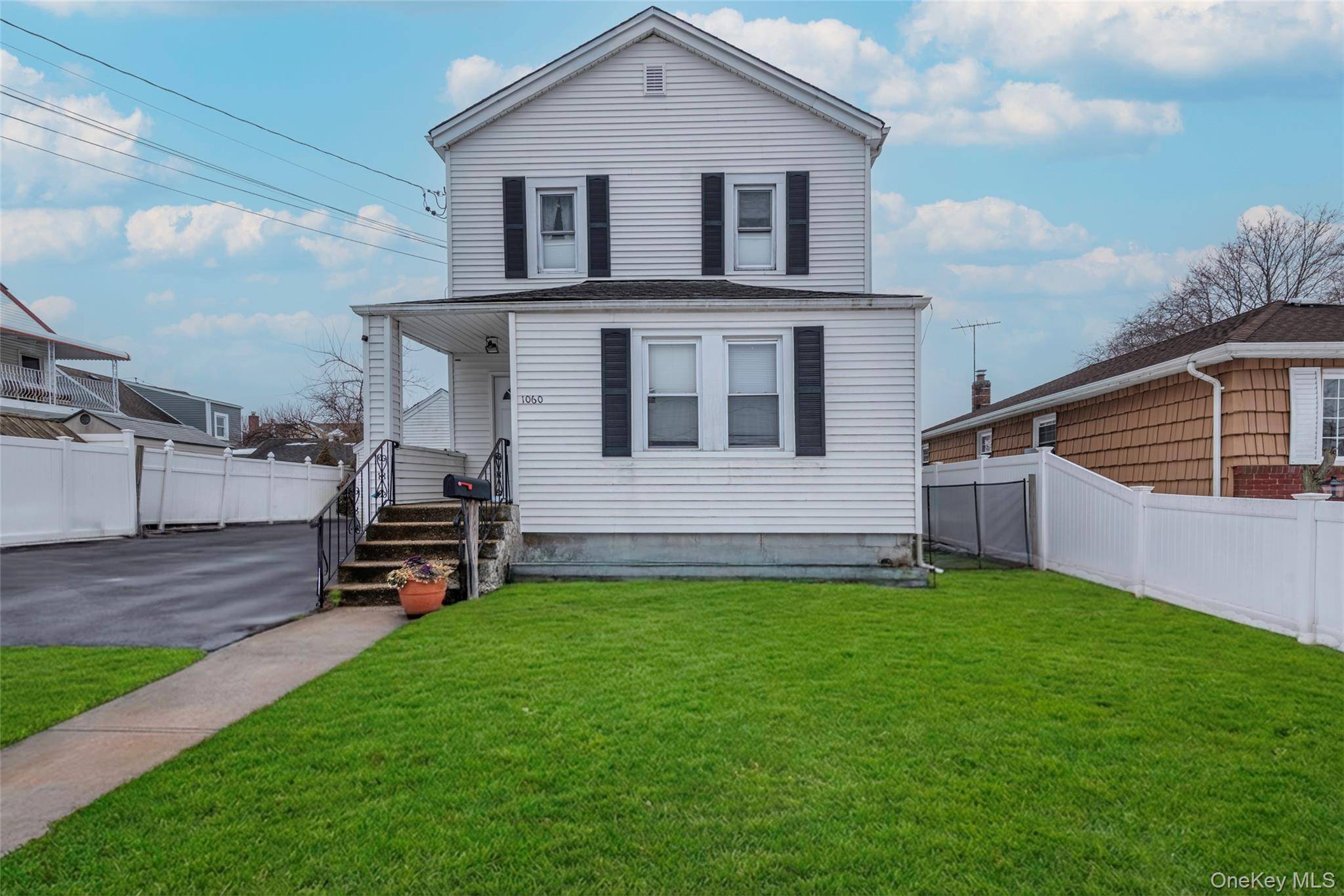 1060 Midland ST, Uniondale, NY 11553