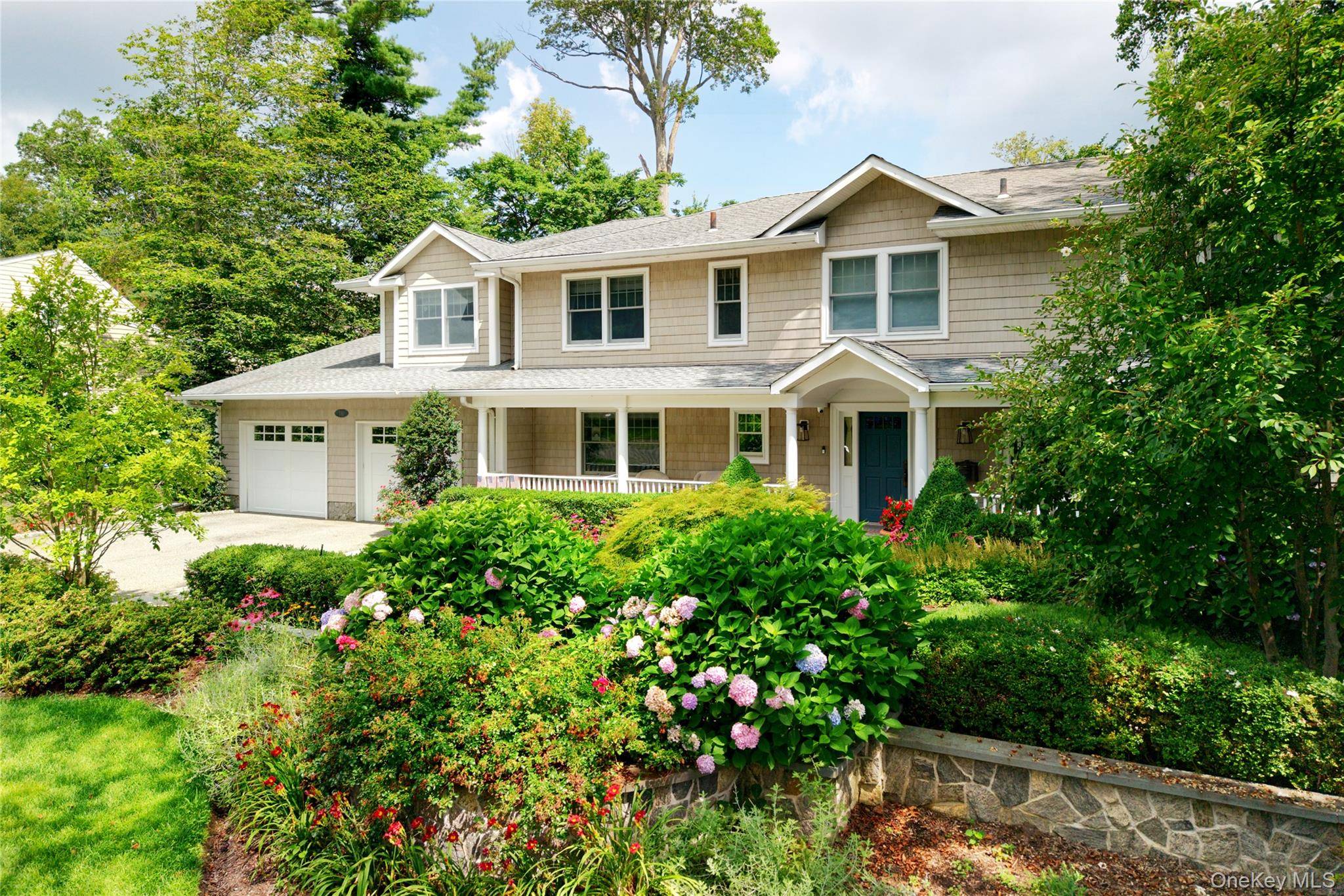 110 Birch DR, East Hills, NY 11576