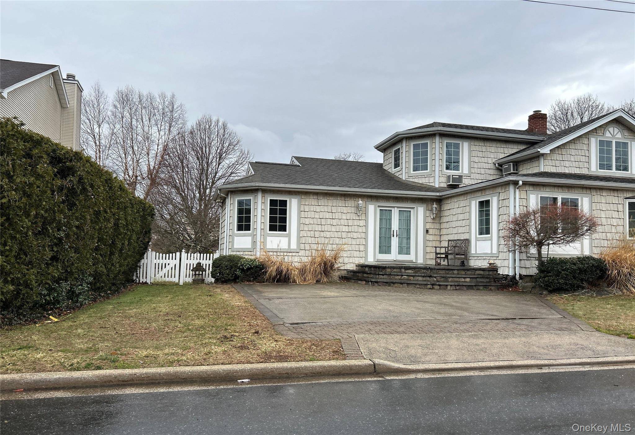 45 Richard AVE, North Merrick, NY 11566