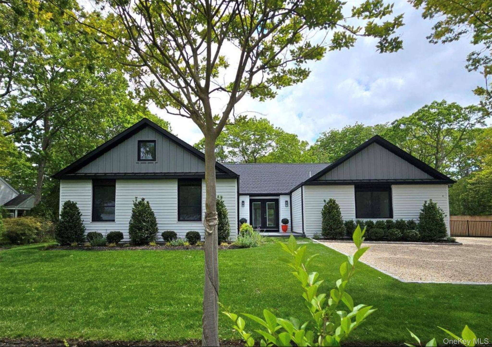 10 Hampton ST, Westhampton Beach, NY 11978