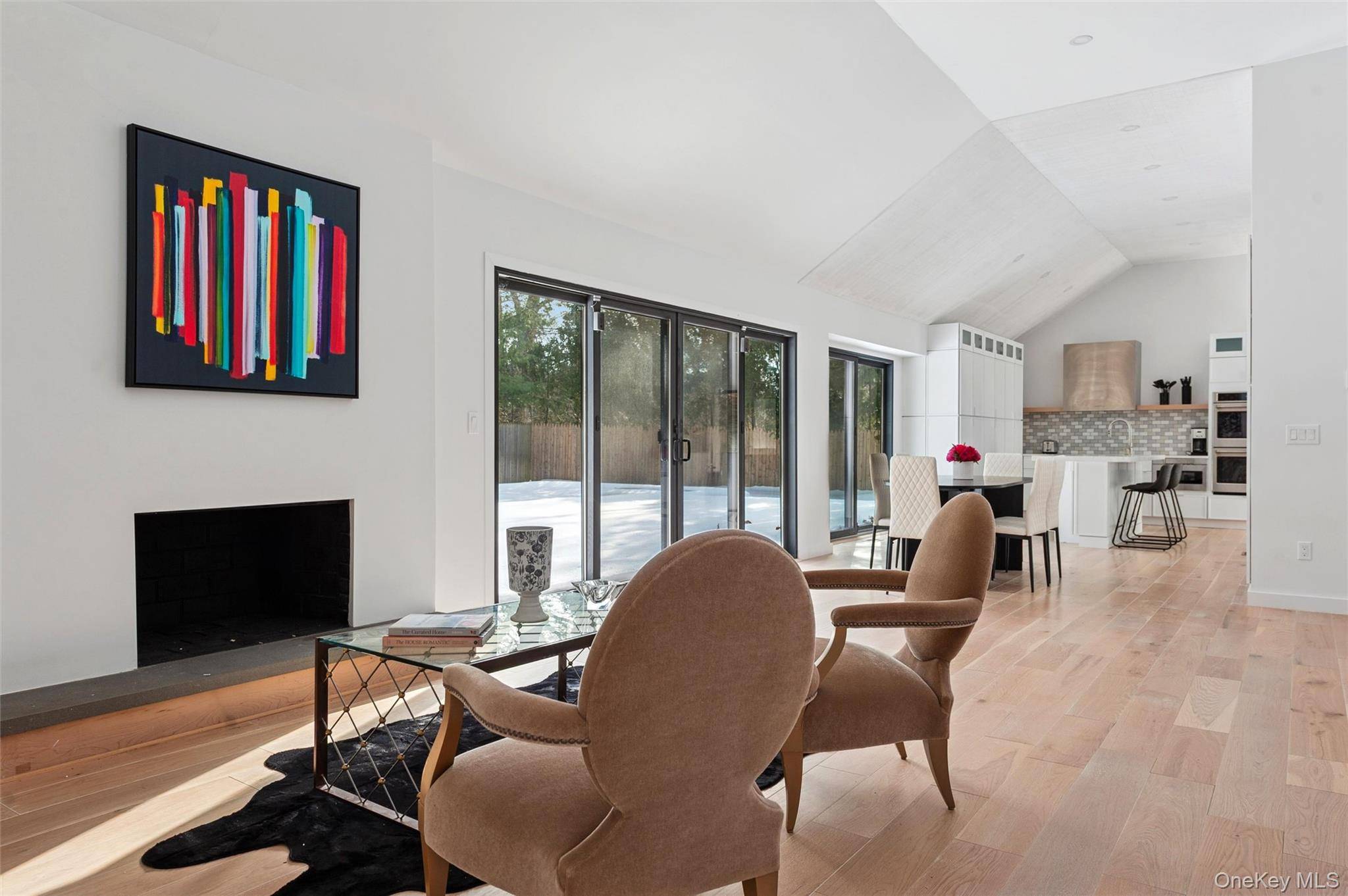 10 Hampton ST, Westhampton Beach, NY 11978