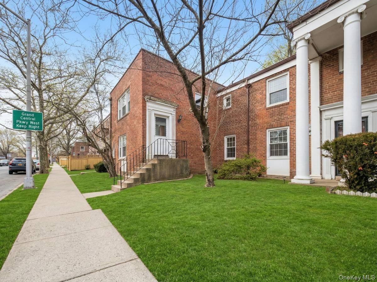 144-37 Grand Central Pkwy #74E, Briarwood, NY 11435