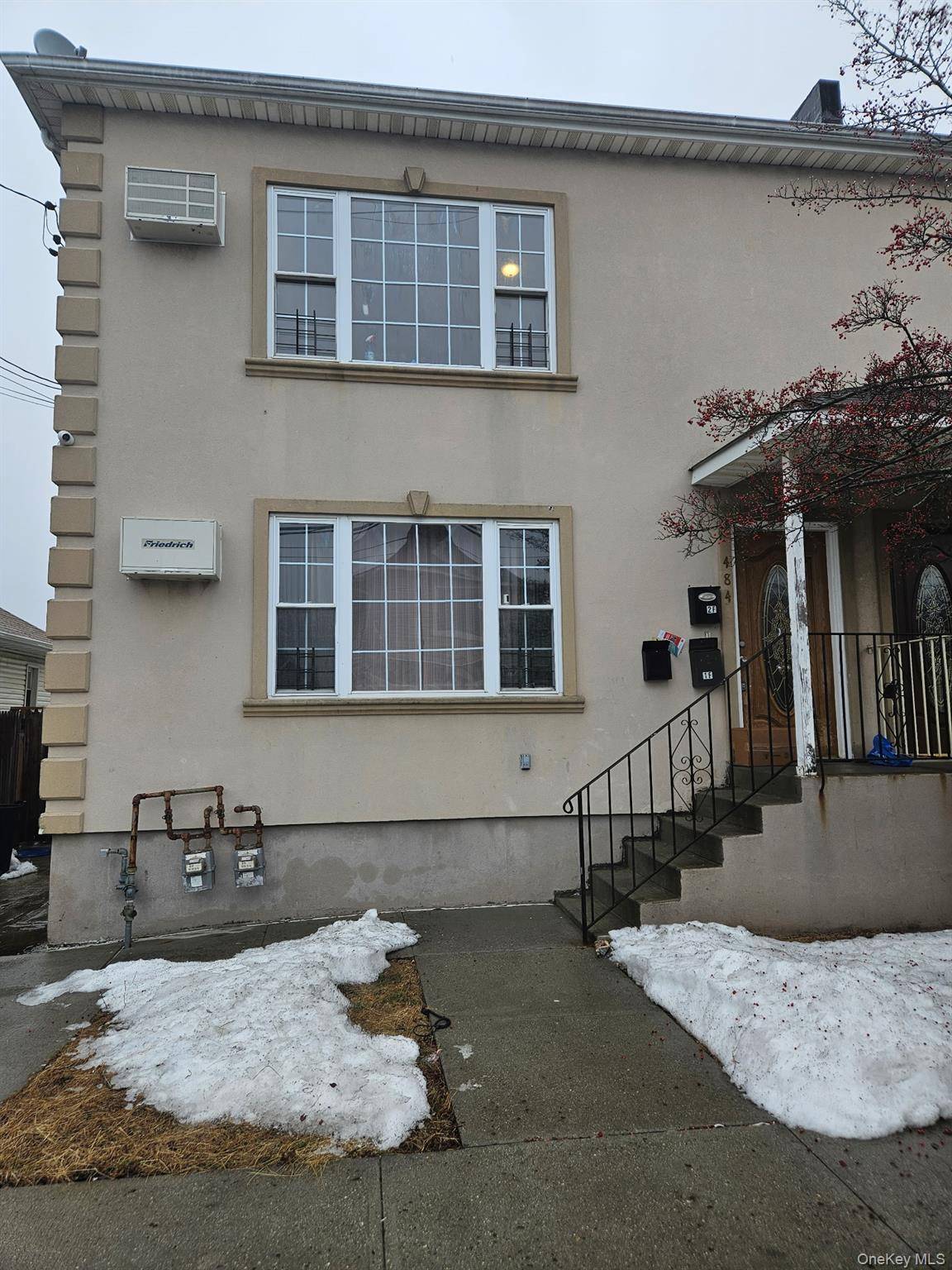 484 Beach 44th ST, Far Rockaway, NY 11691