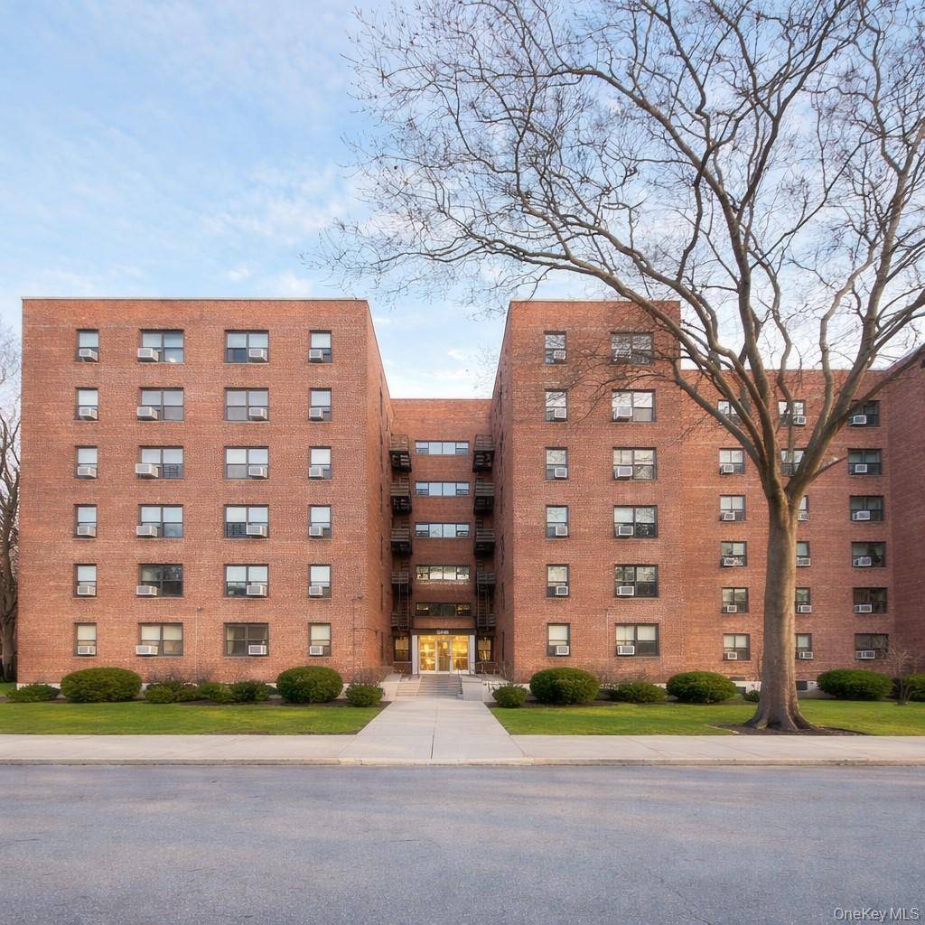 21306 75 AVE #4P, Bayside, NY 11364