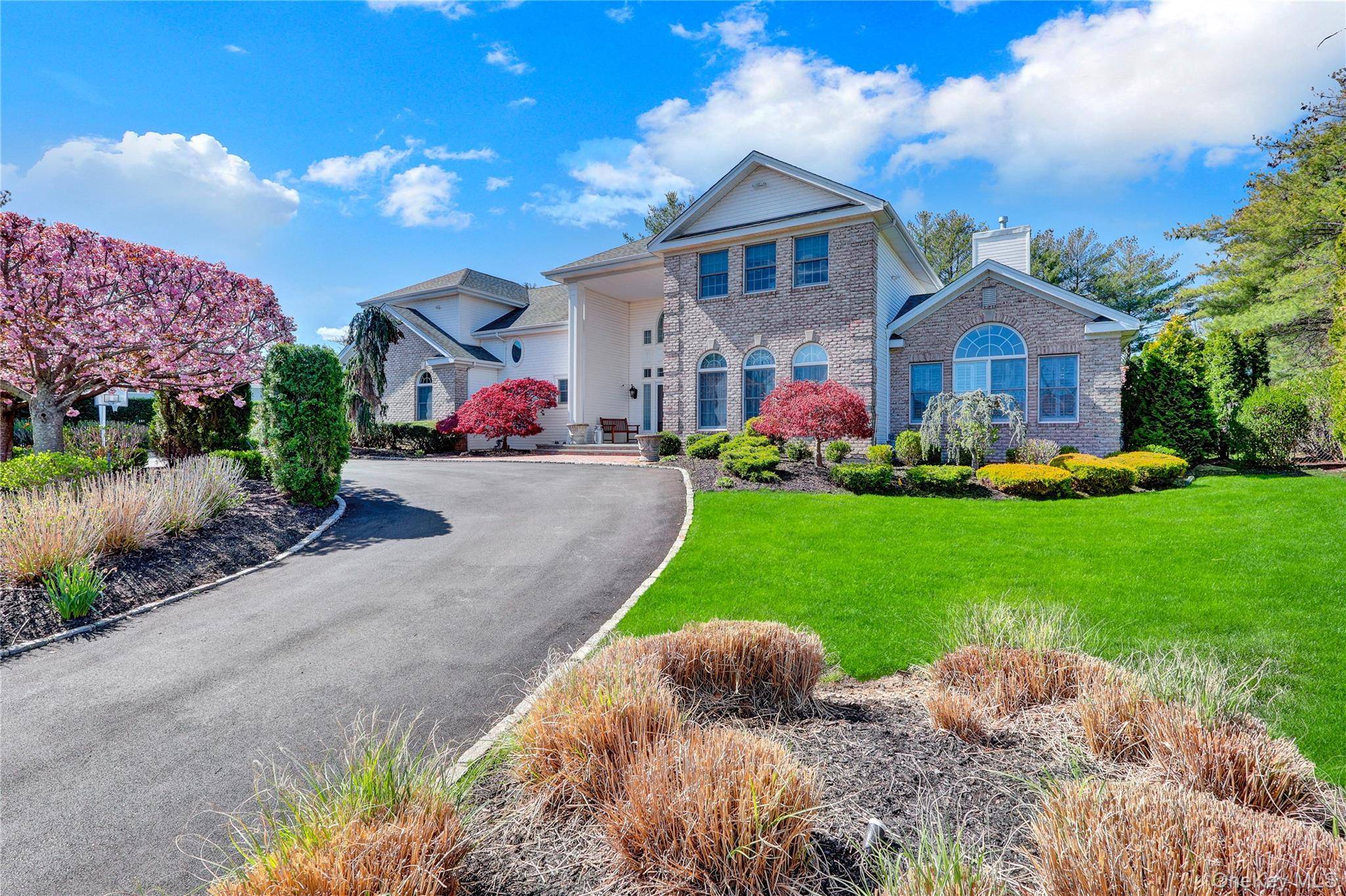 15 Pironi CT, Woodbury, NY 11797