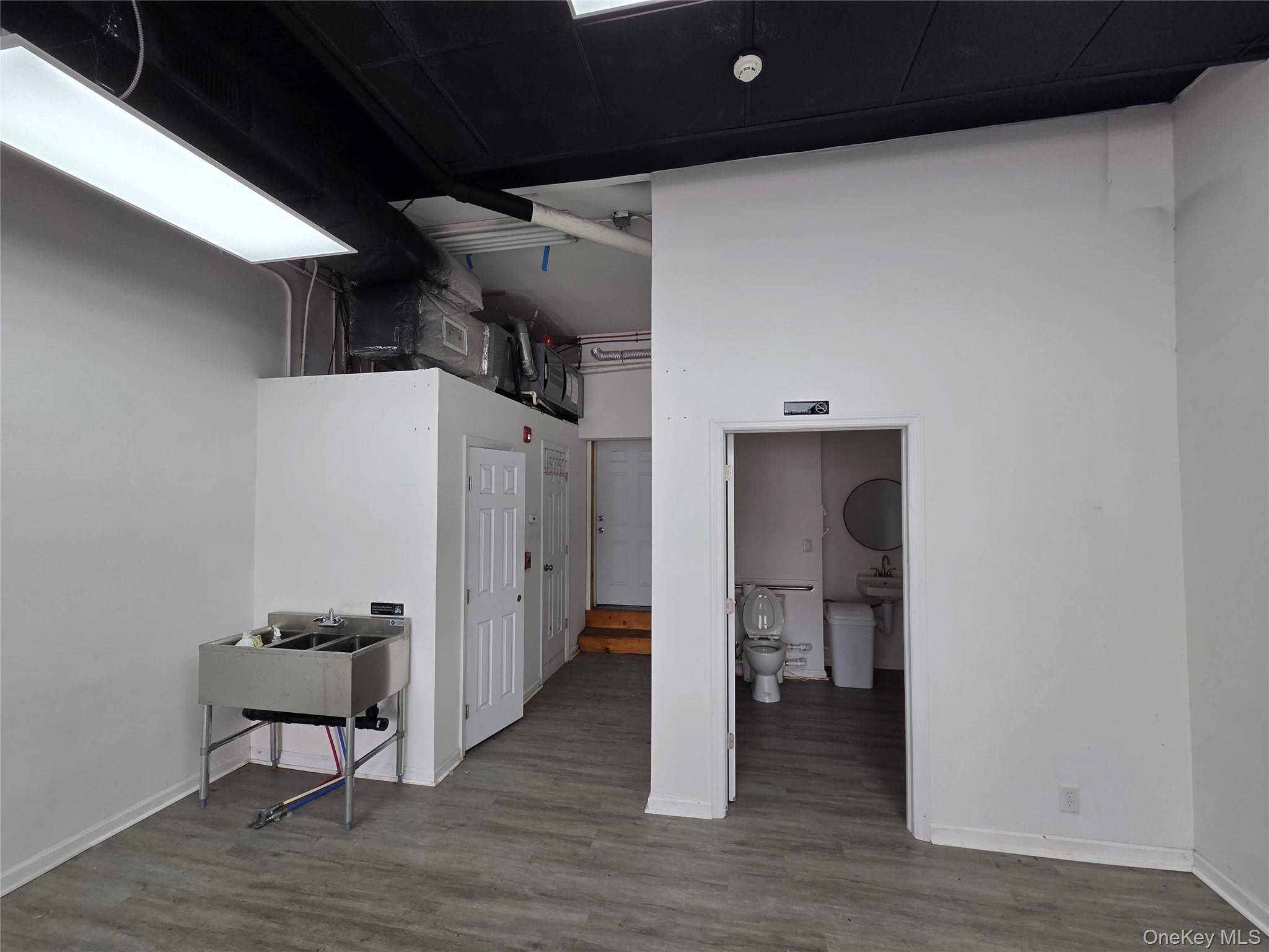 82 Route 303, Tappan, NY 10983