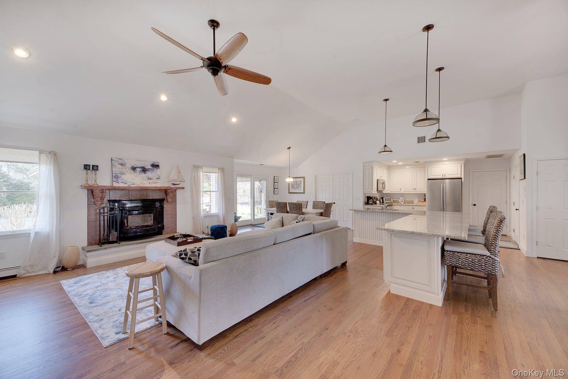 3045 Rocky Point RD, East Marion, NY 11939