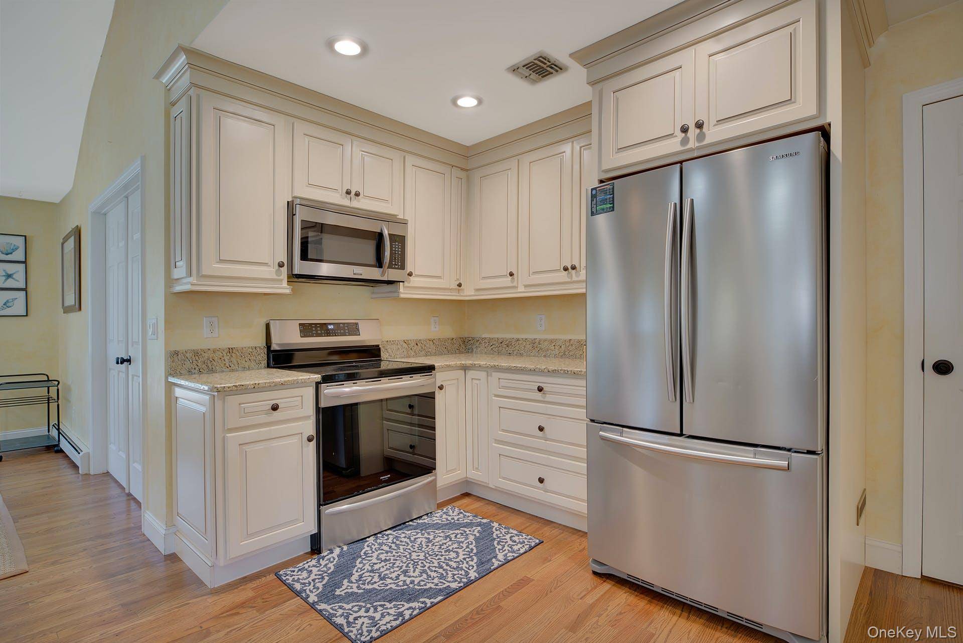 3045 Rocky Point RD, East Marion, NY 11939