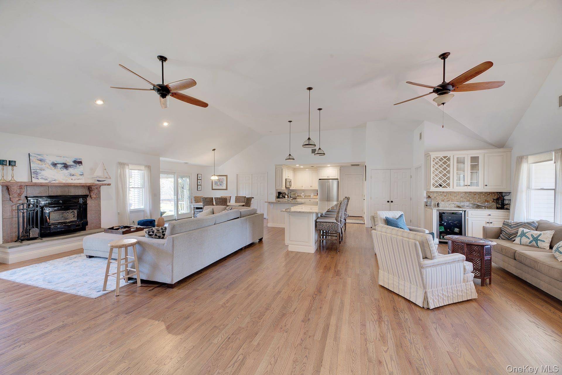 3045 Rocky Point RD, East Marion, NY 11939
