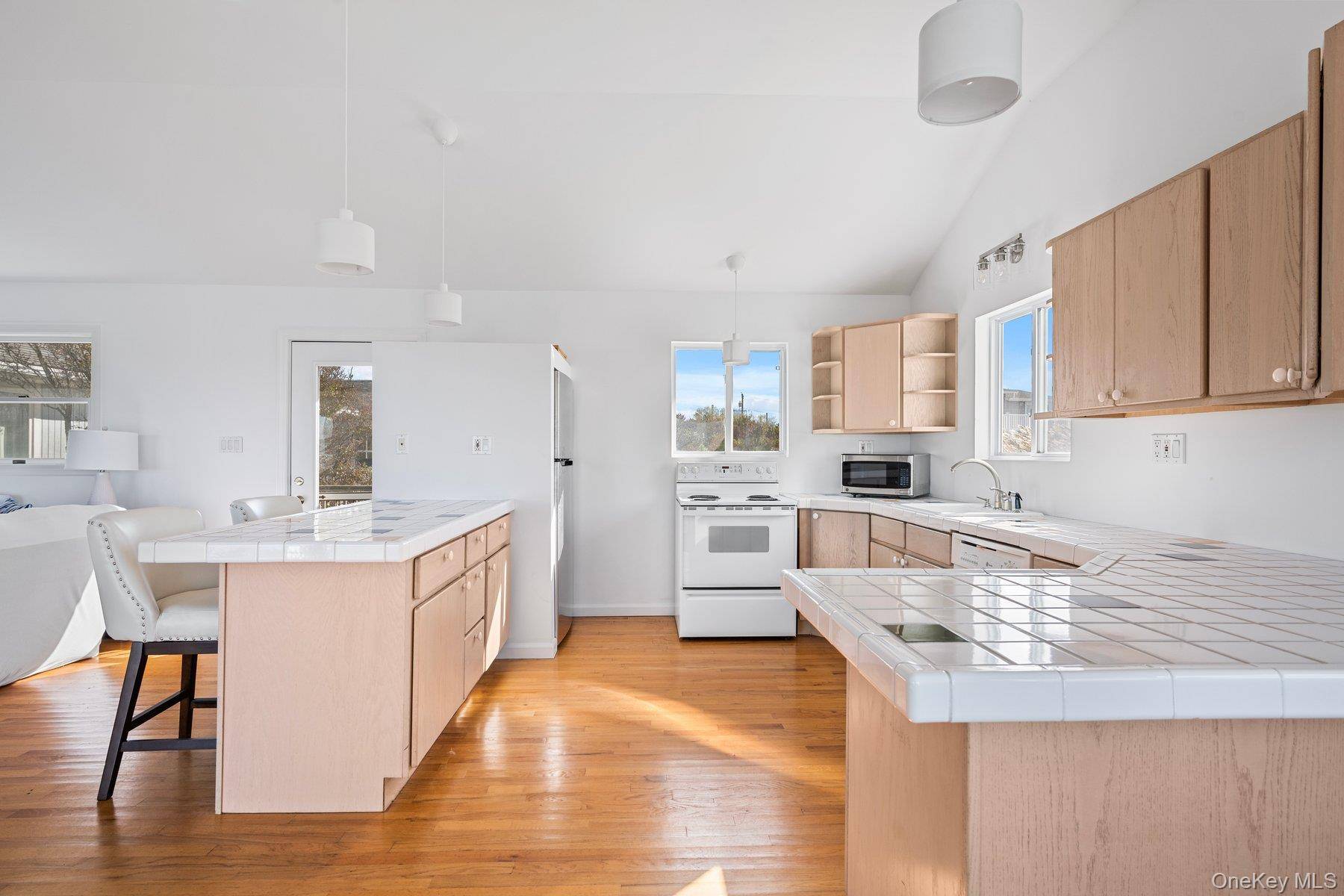 654A Dune RD, Westhampton Dunes, NY 11978
