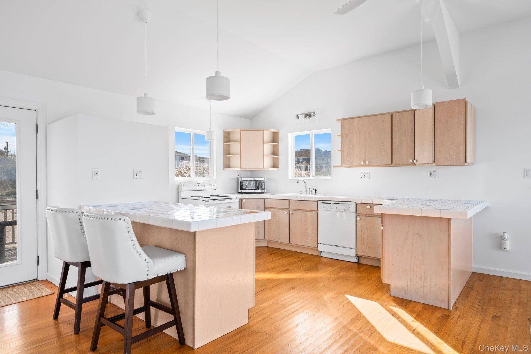 654A Dune RD, Westhampton Dunes, NY 11978