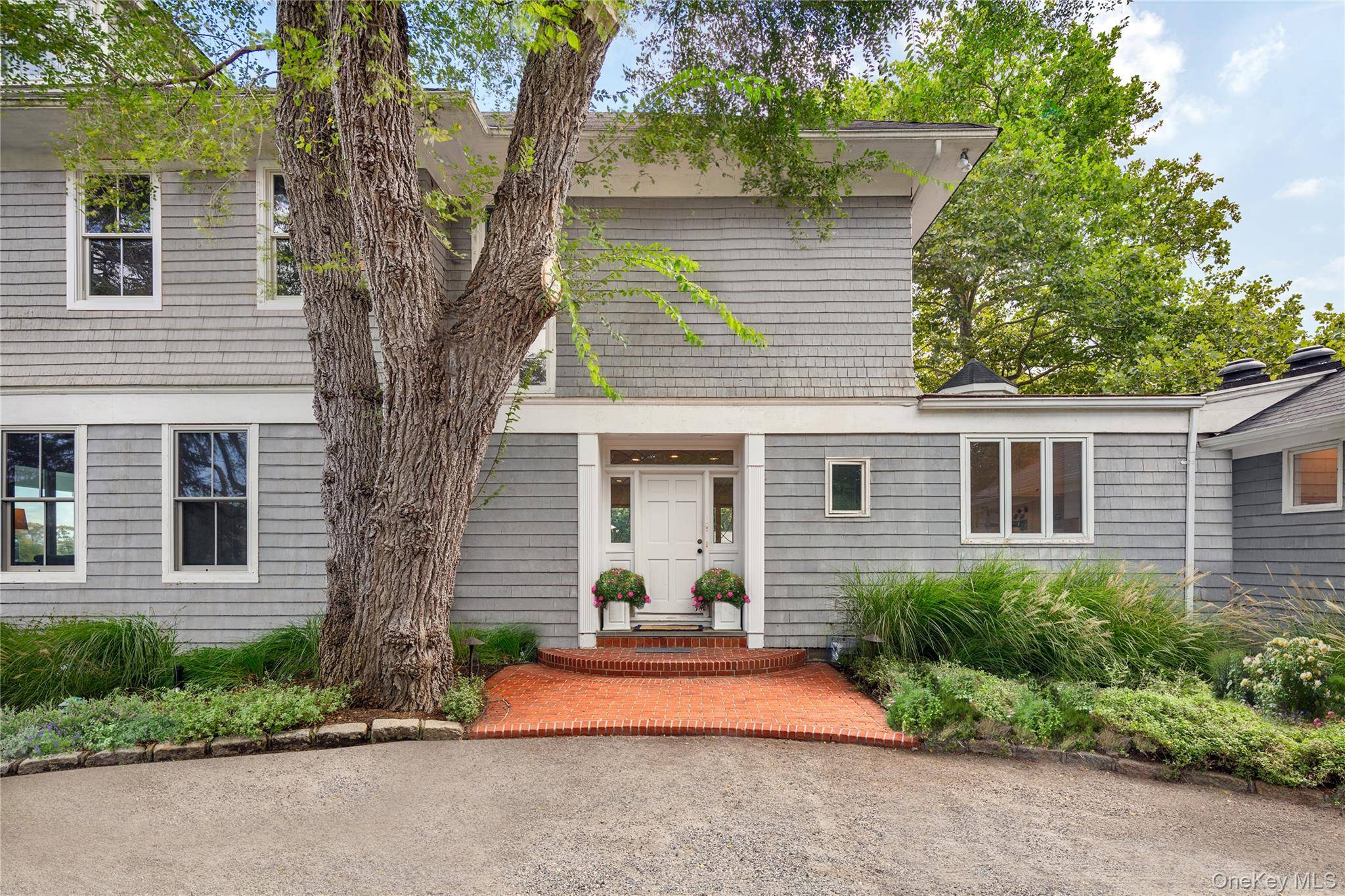 11 Bay RD, Quogue, NY 11959