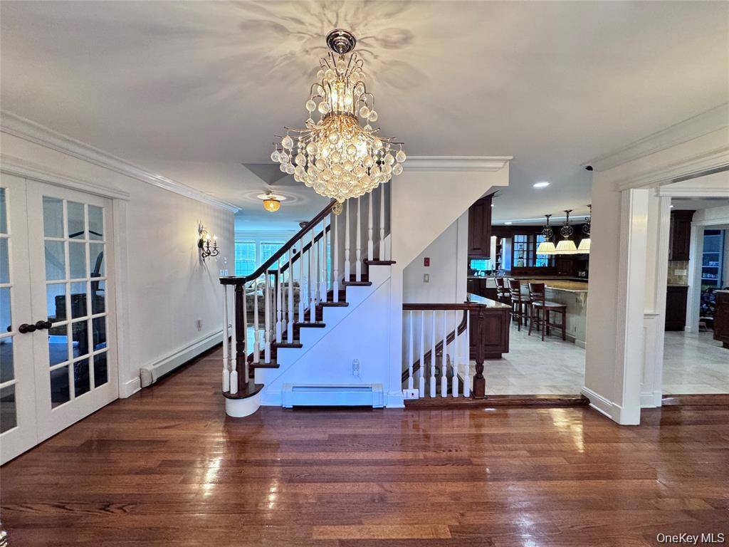35 Moss LN, Jericho, NY 11753