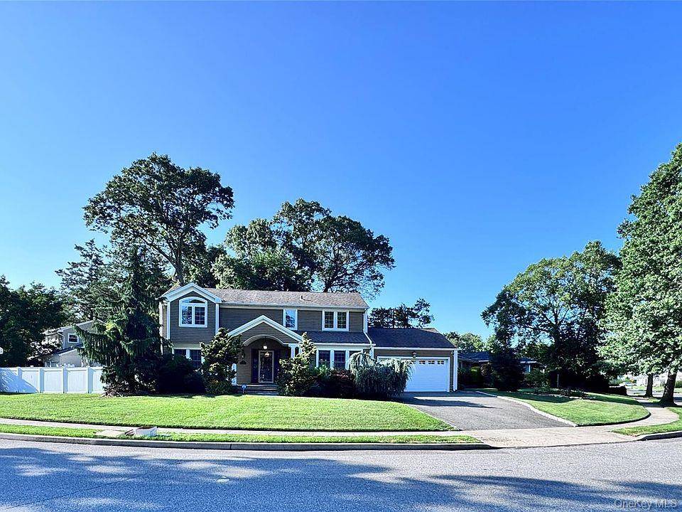 35 Moss LN, Jericho, NY 11753