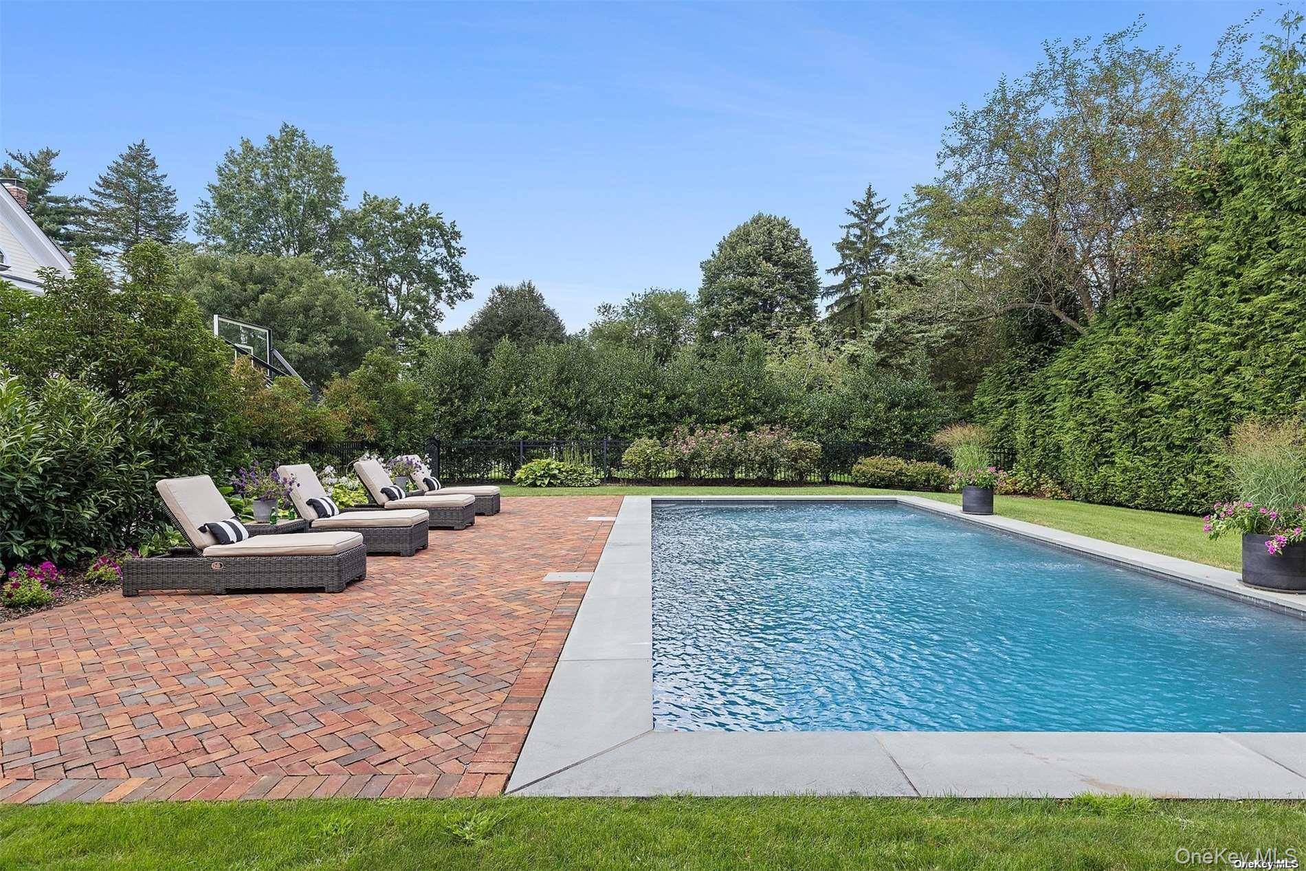 50 South DR, Manhasset, NY 11030