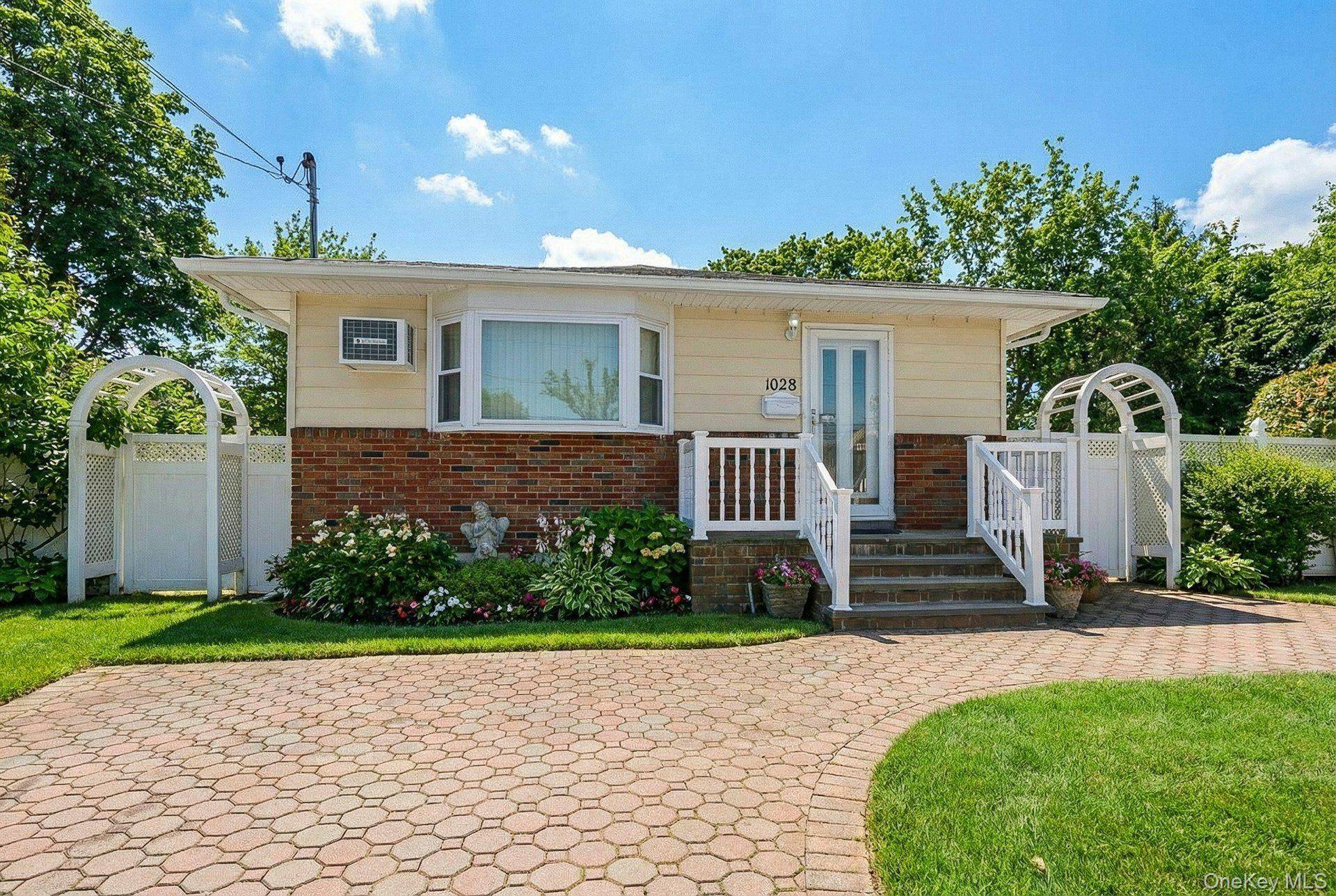 1028 Thomas AVE, Baldwin, NY 11510