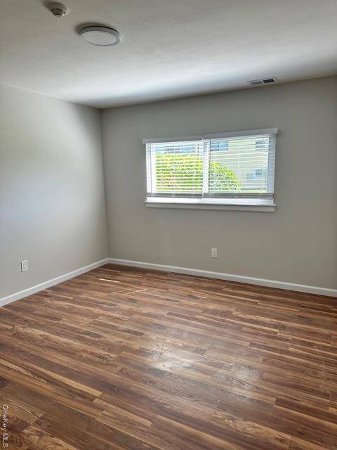 5 Pointe CIR #5, Coram, NY 11727