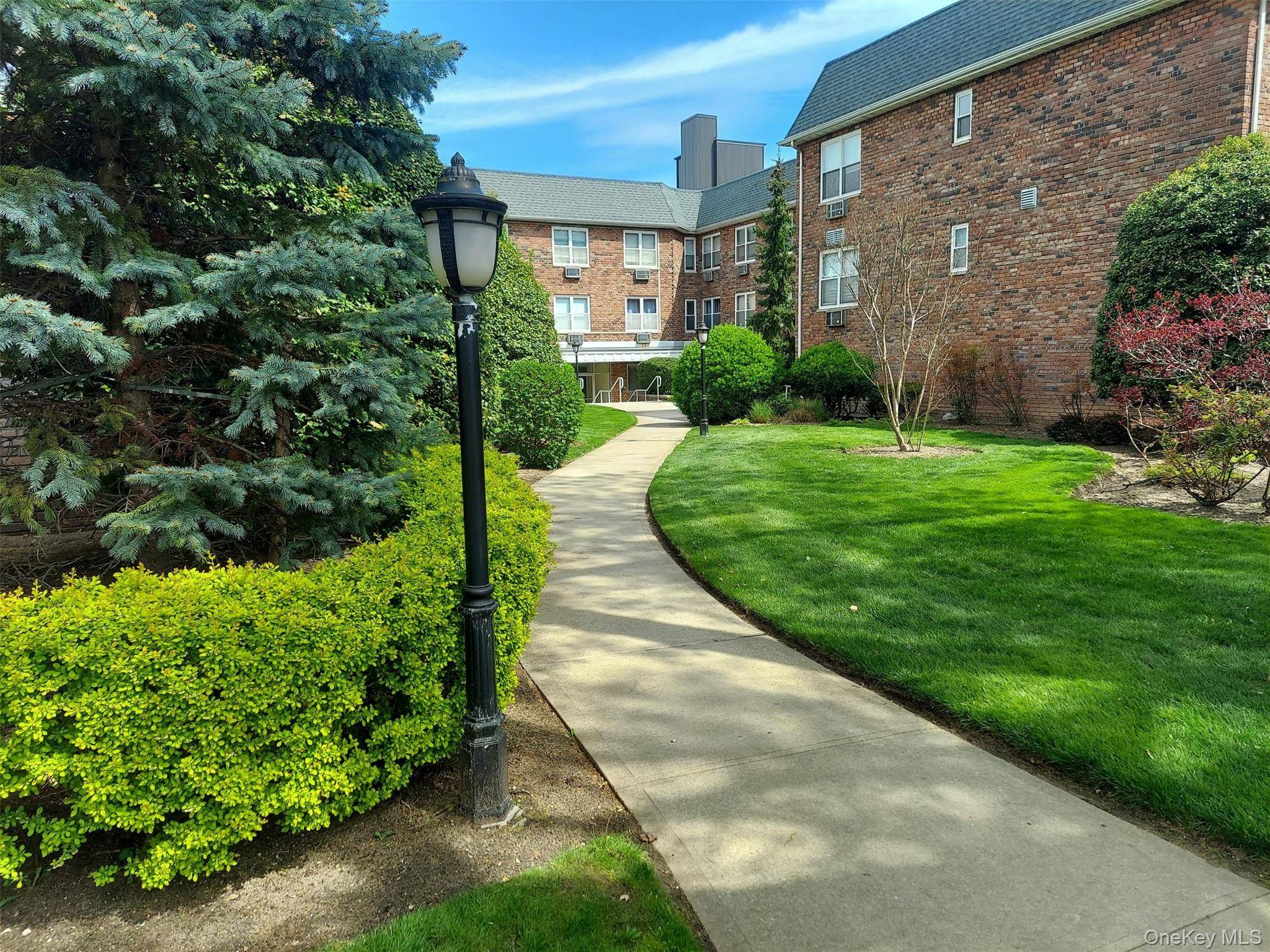 30 Daley PL #136, Lynbrook, NY 11563