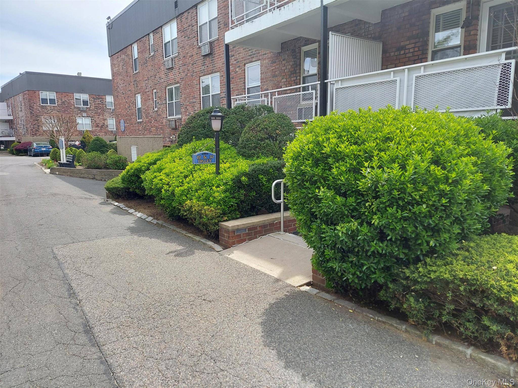 30 Daley PL #136, Lynbrook, NY 11563