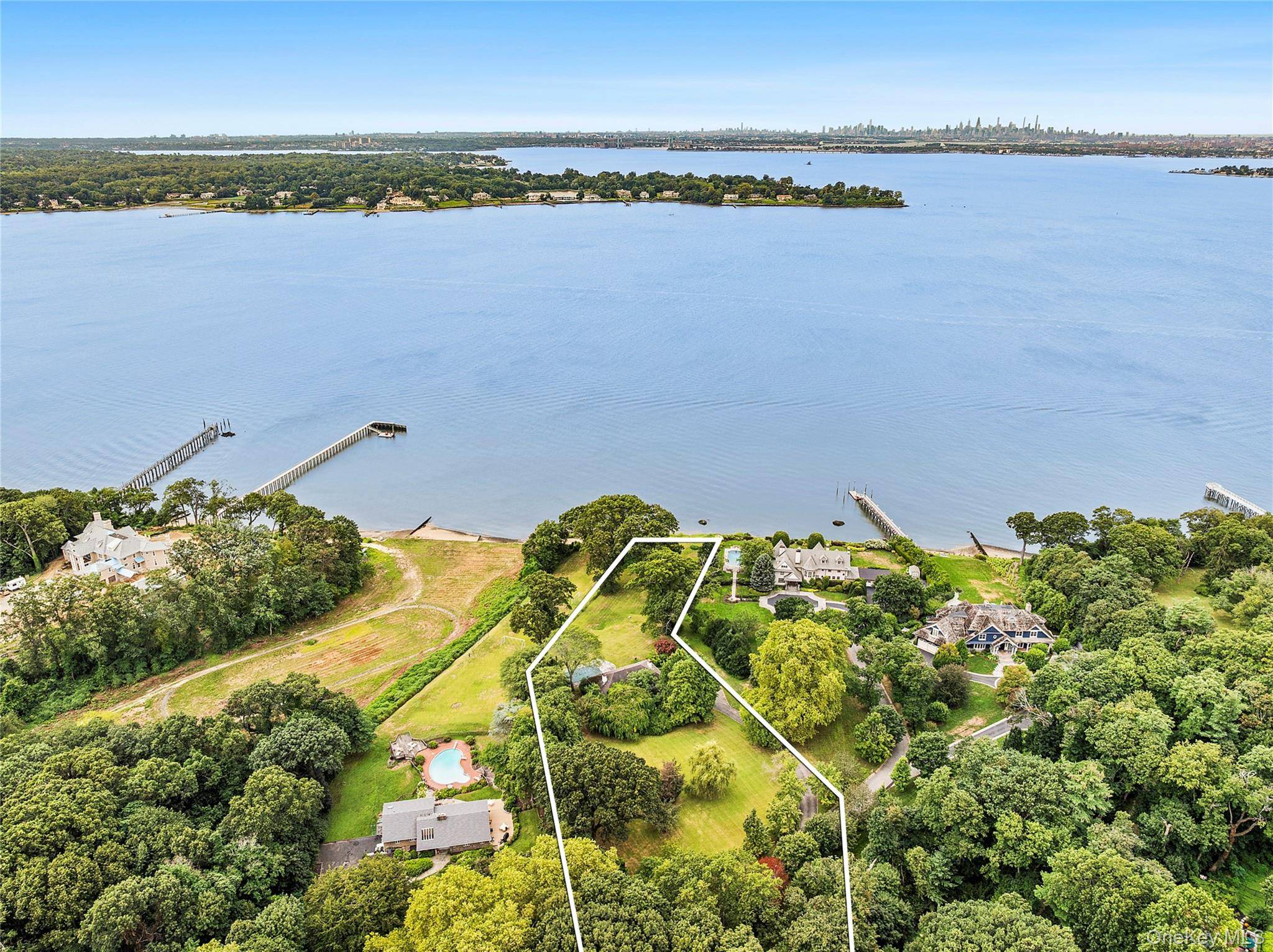 45 Cedar LN, Sands Point, NY 11050