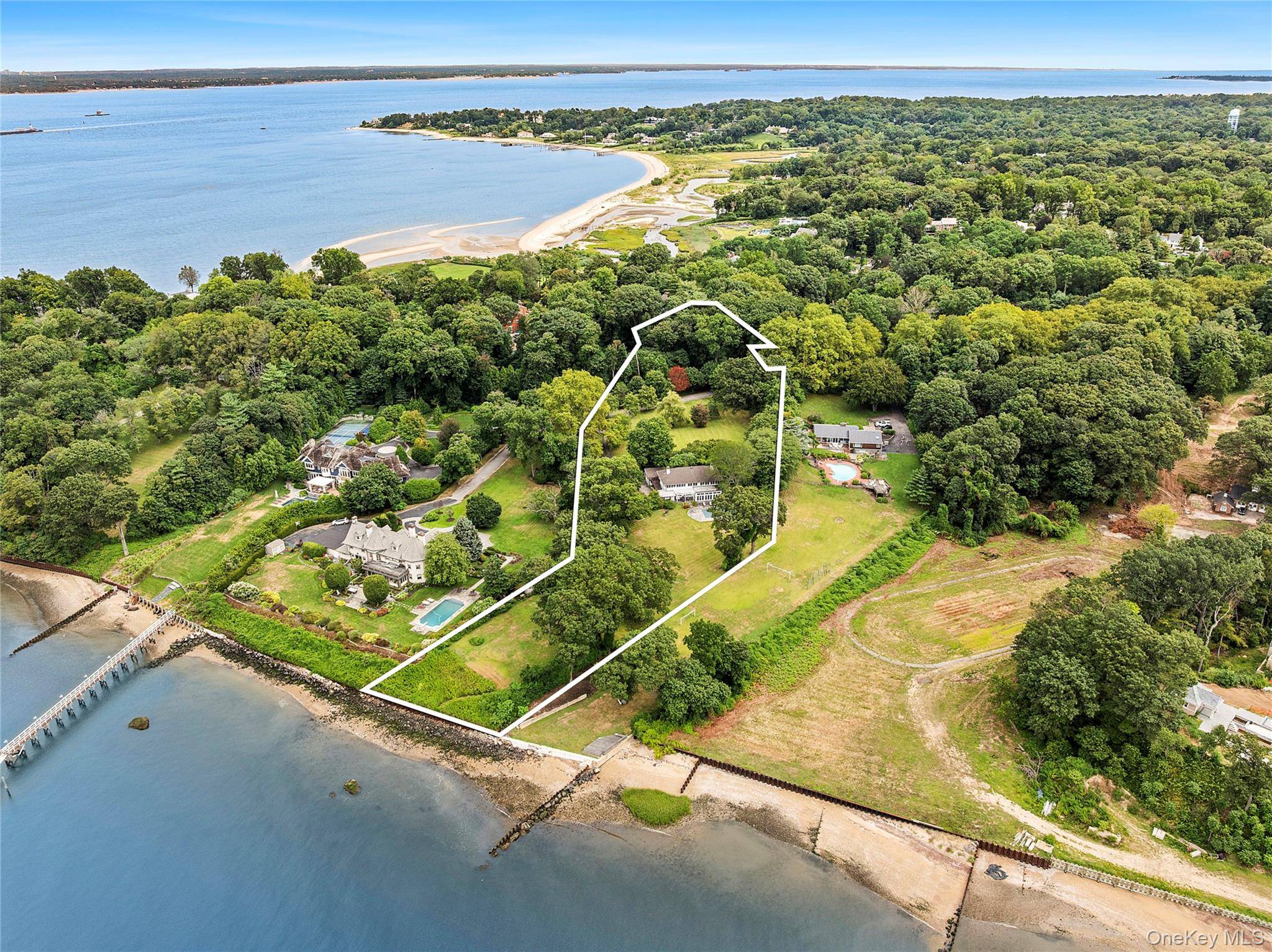 45 Cedar LN, Sands Point, NY 11050