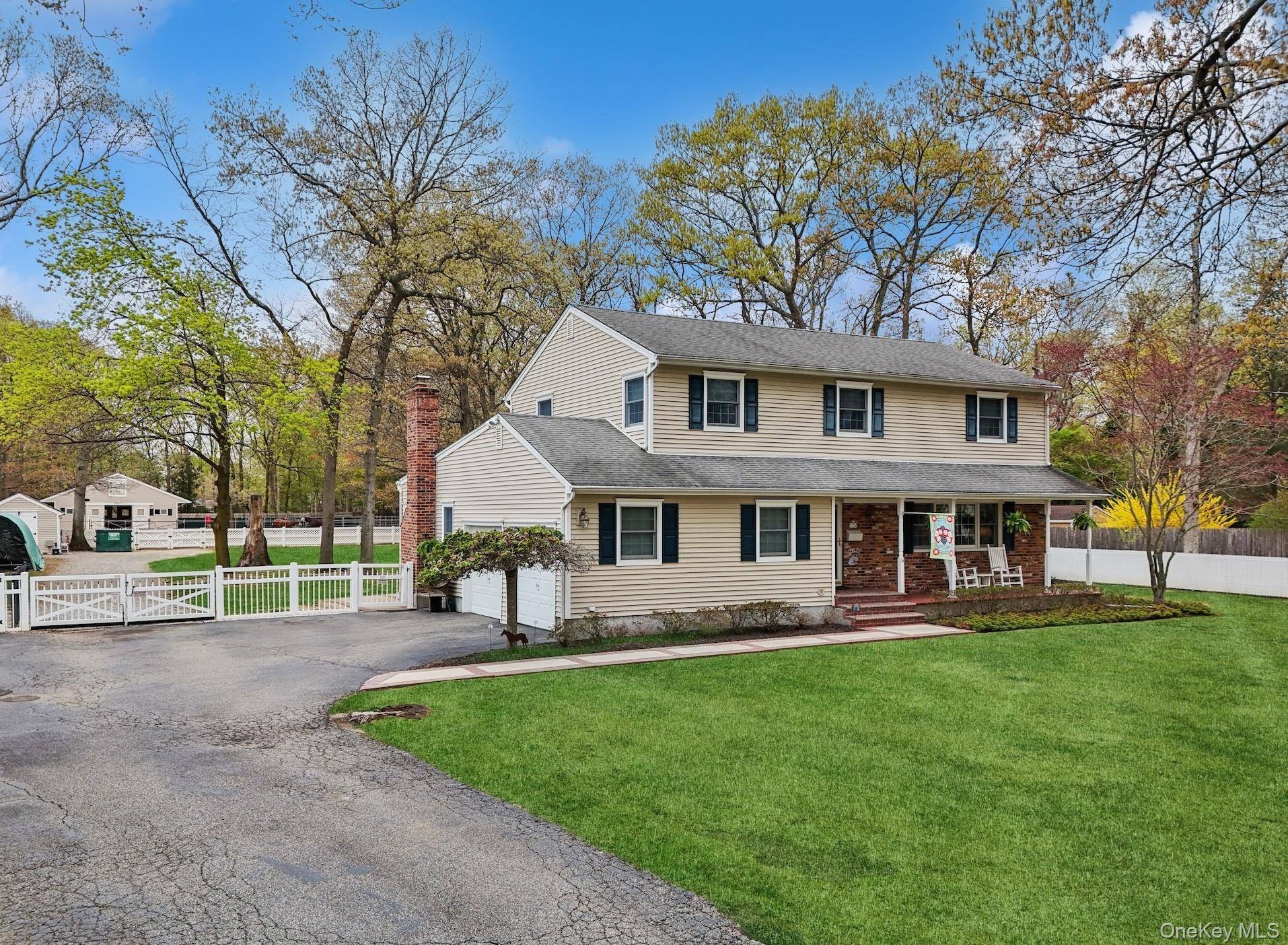 14 Hillside AVE, Saint James, NY 11780