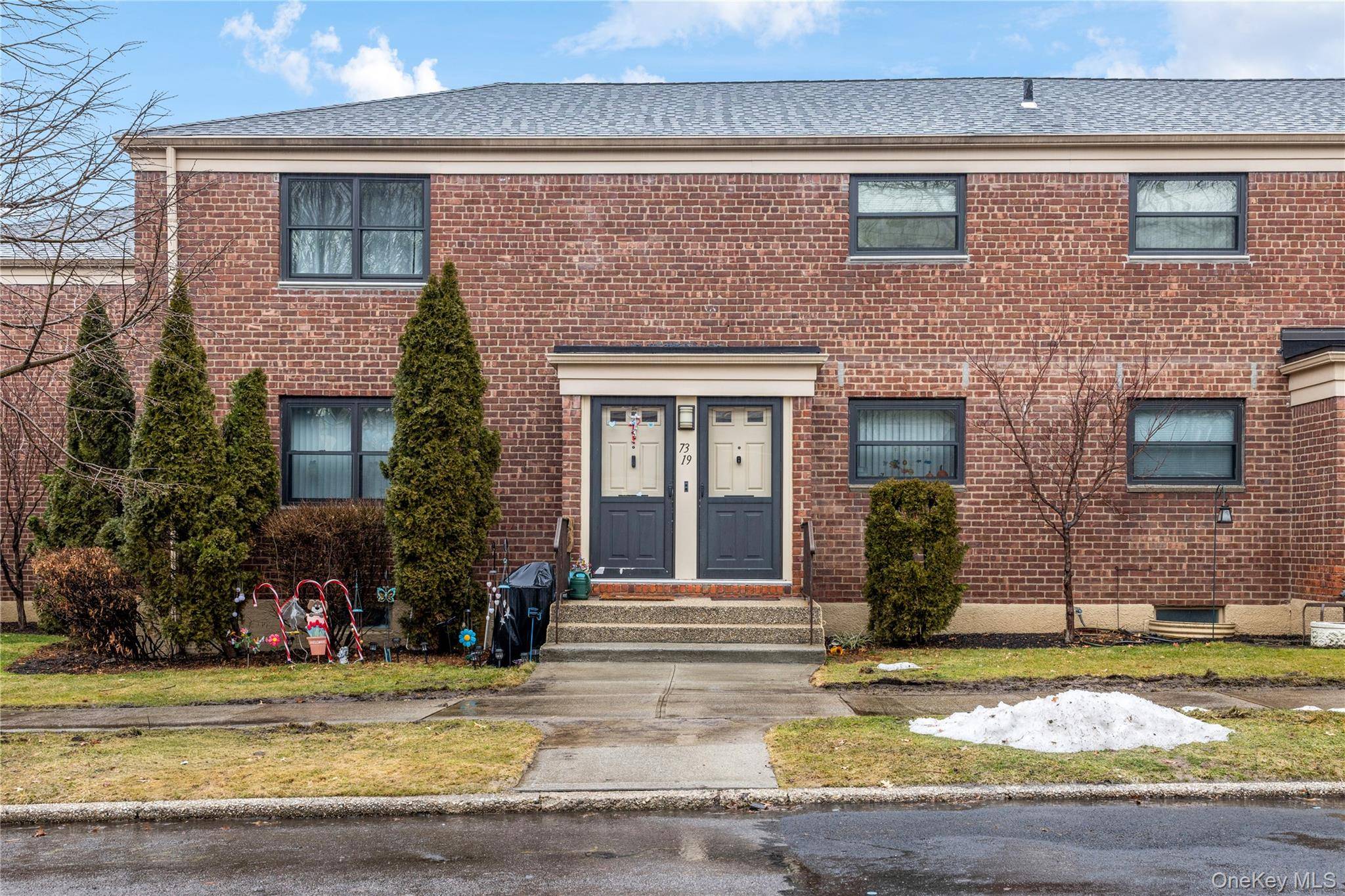 73-19 220th ST #140B2, Bayside, NY 11364