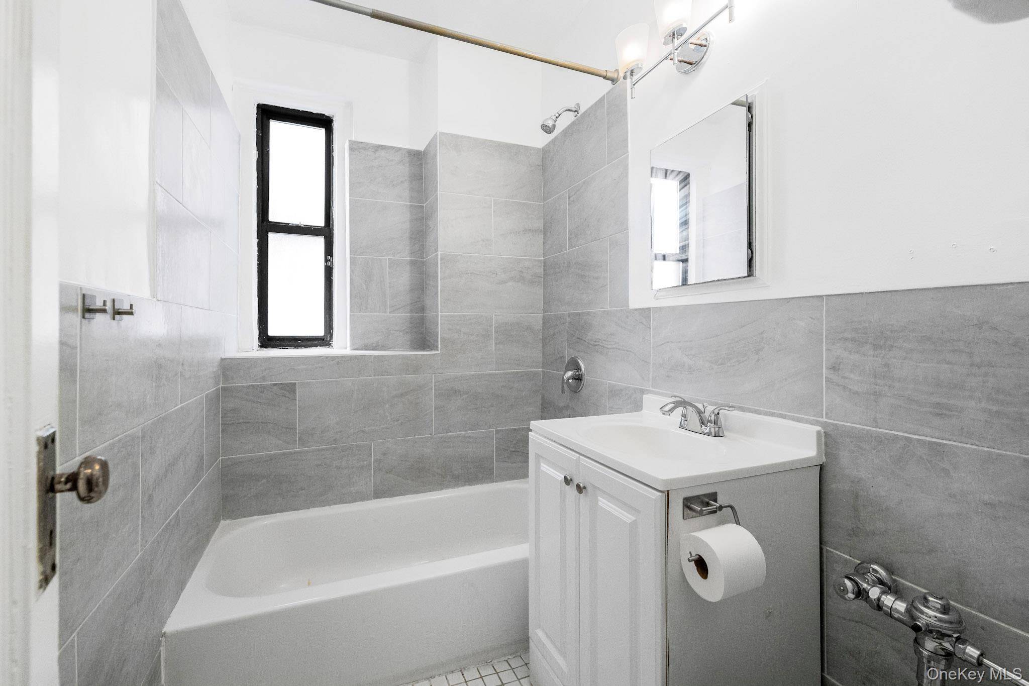 306 E Mosholu Pkwy #1F, Bronx, NY 10458