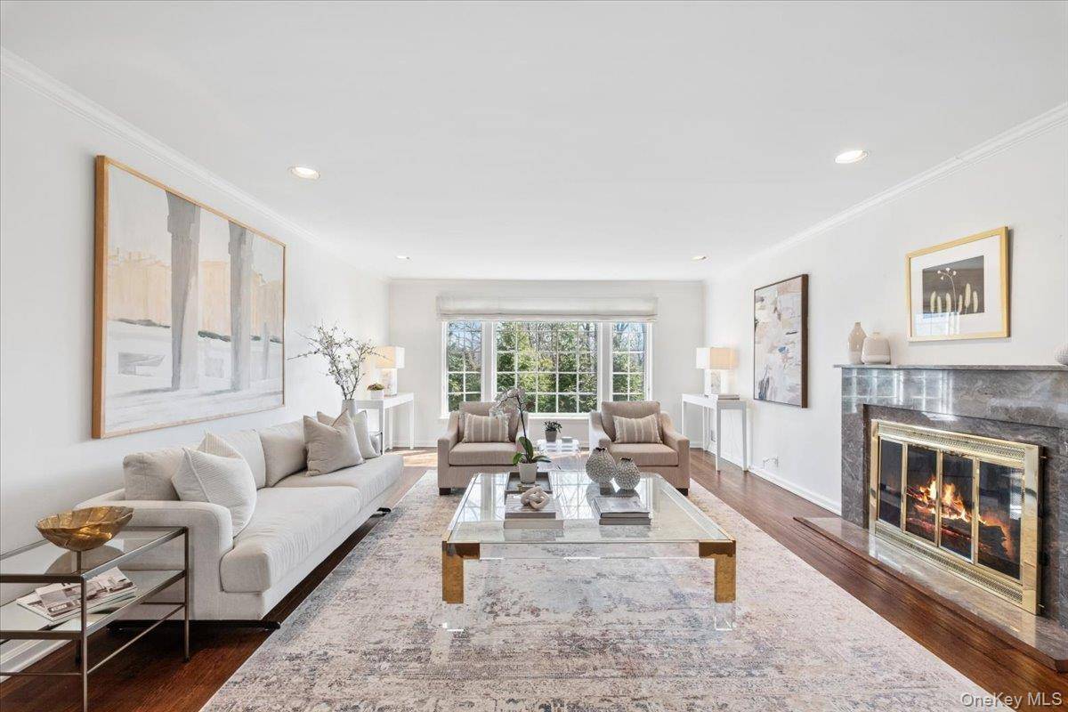 1 Normandy LN, Scarsdale, NY 10583